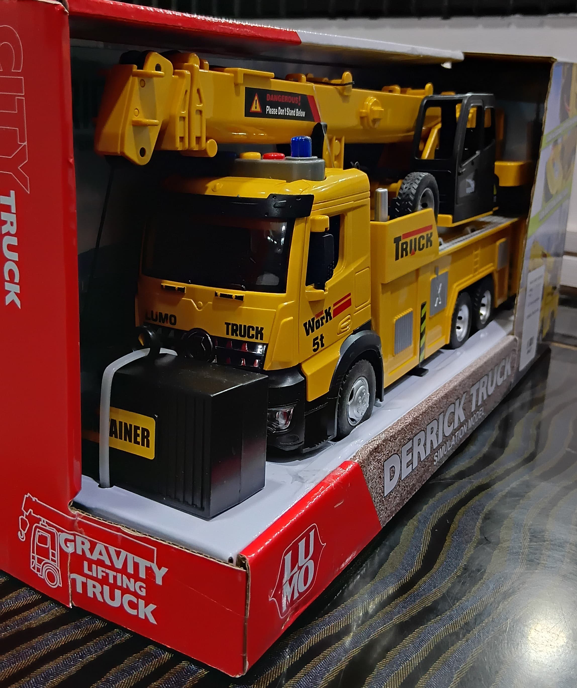L.U.M.O Gravity Lifting Derrick Truck – High-Quality City Simulation Model (8183)