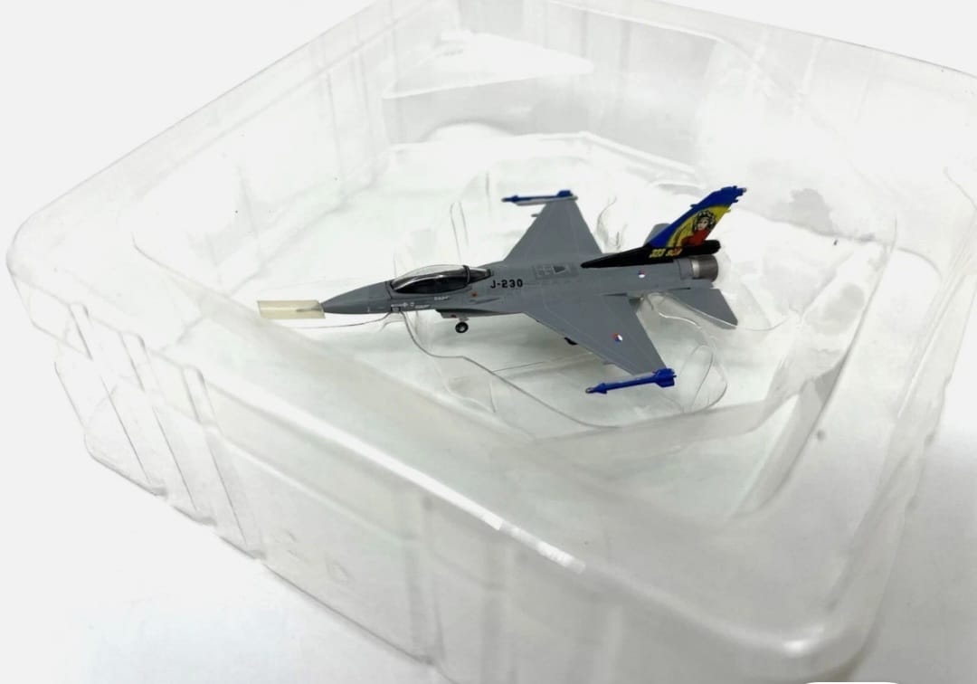 AIRPLANE DIECAST F-16LB/D M SERIES SCALE 1/200