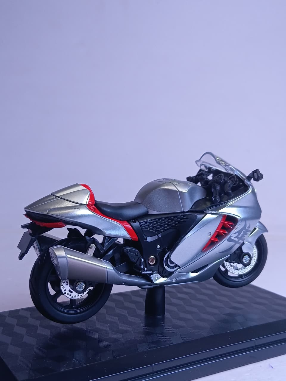 HAYABUSA M18-5B 1:18 SUZUKI DIE-CAST BIKE MODEL SILVER/BLACK