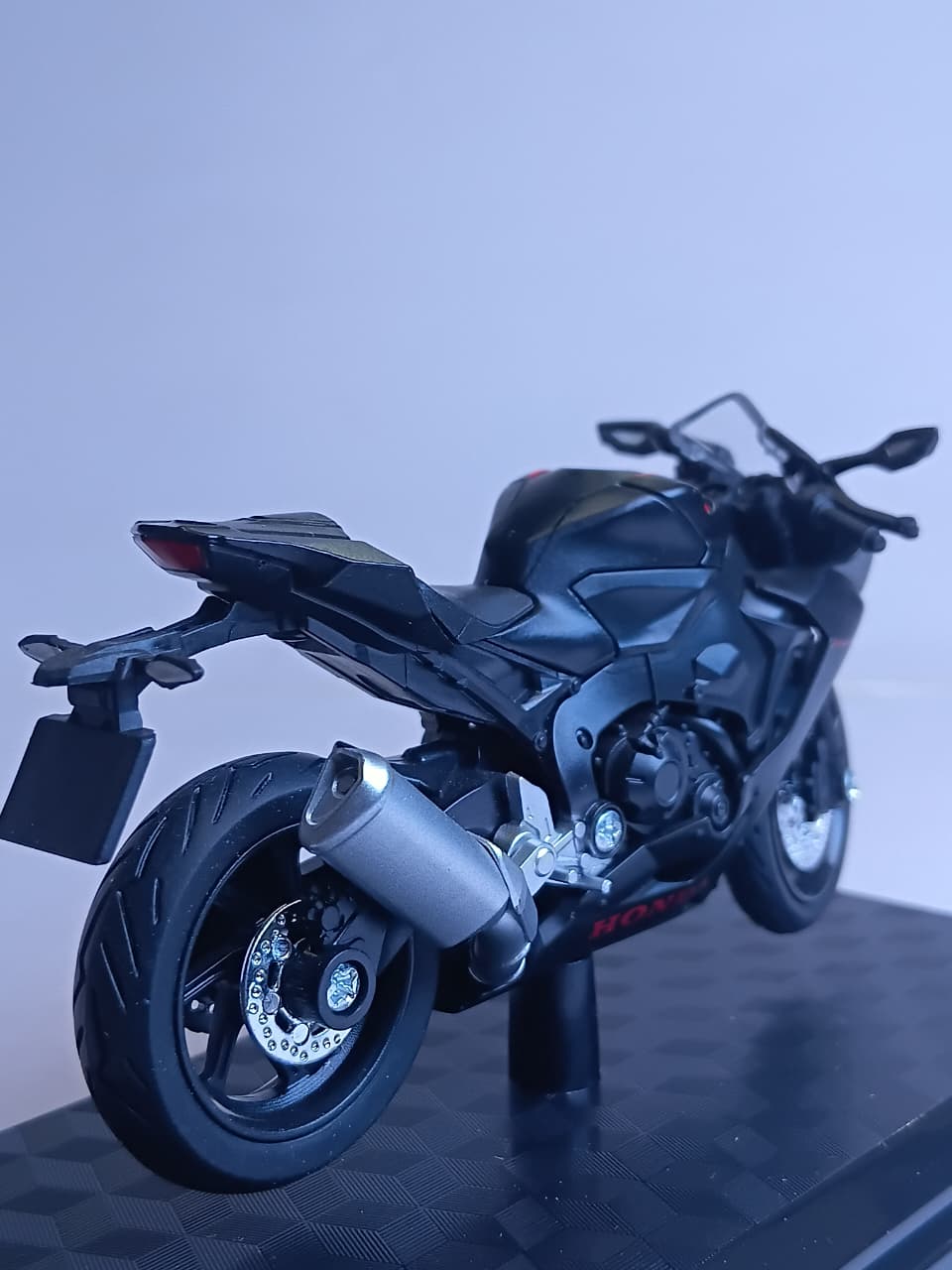 F3 HONDA CBR 1000RR M18-2B 1:18 HONDA DIE-CAST BIKE MODEL BLACK