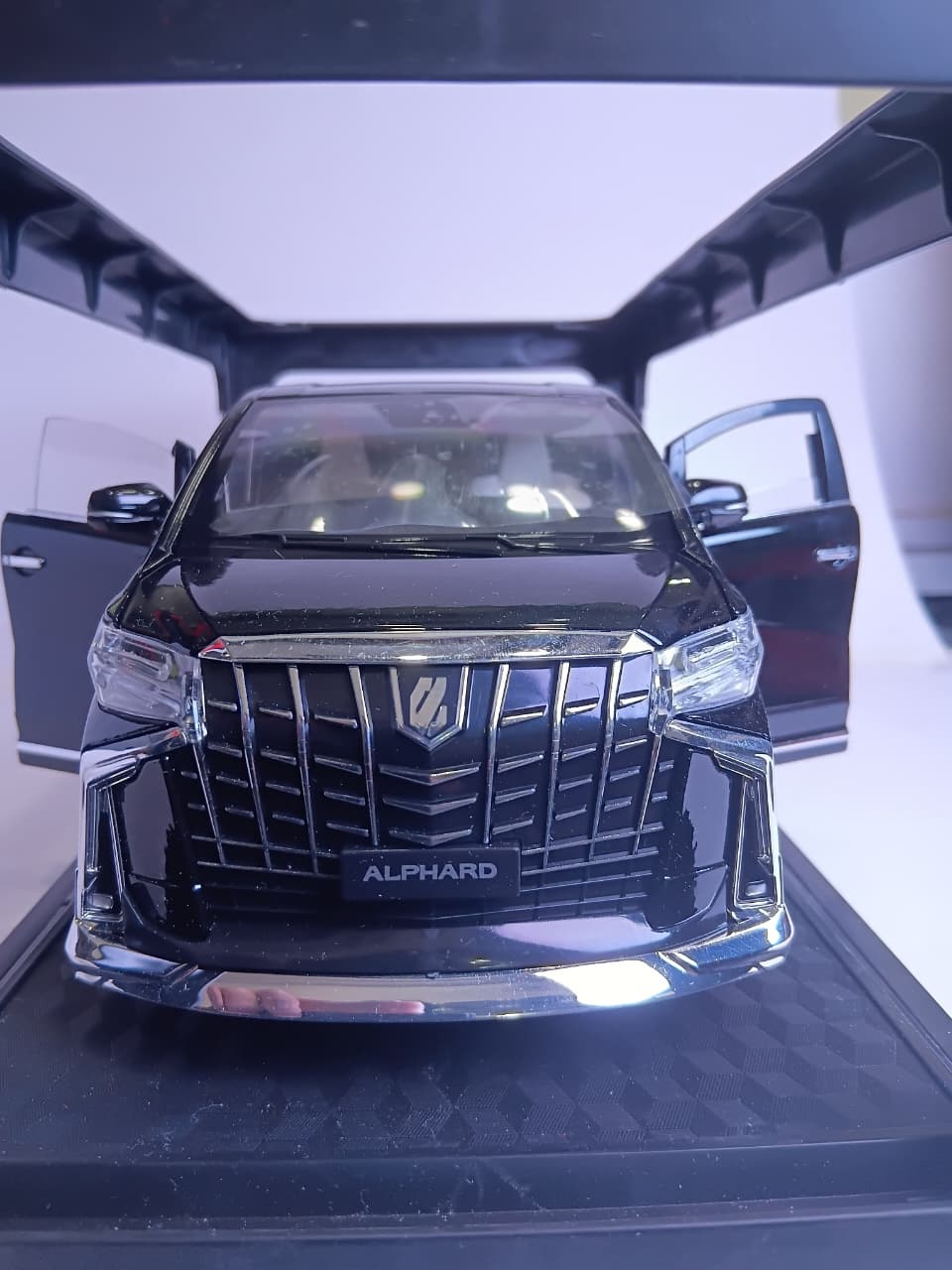 CHE ZHI TOYOTA CZ803B 1:18 DIE-CAST SIMULATION SOUND AND LIGHT PULL BACK SERIES BLACK