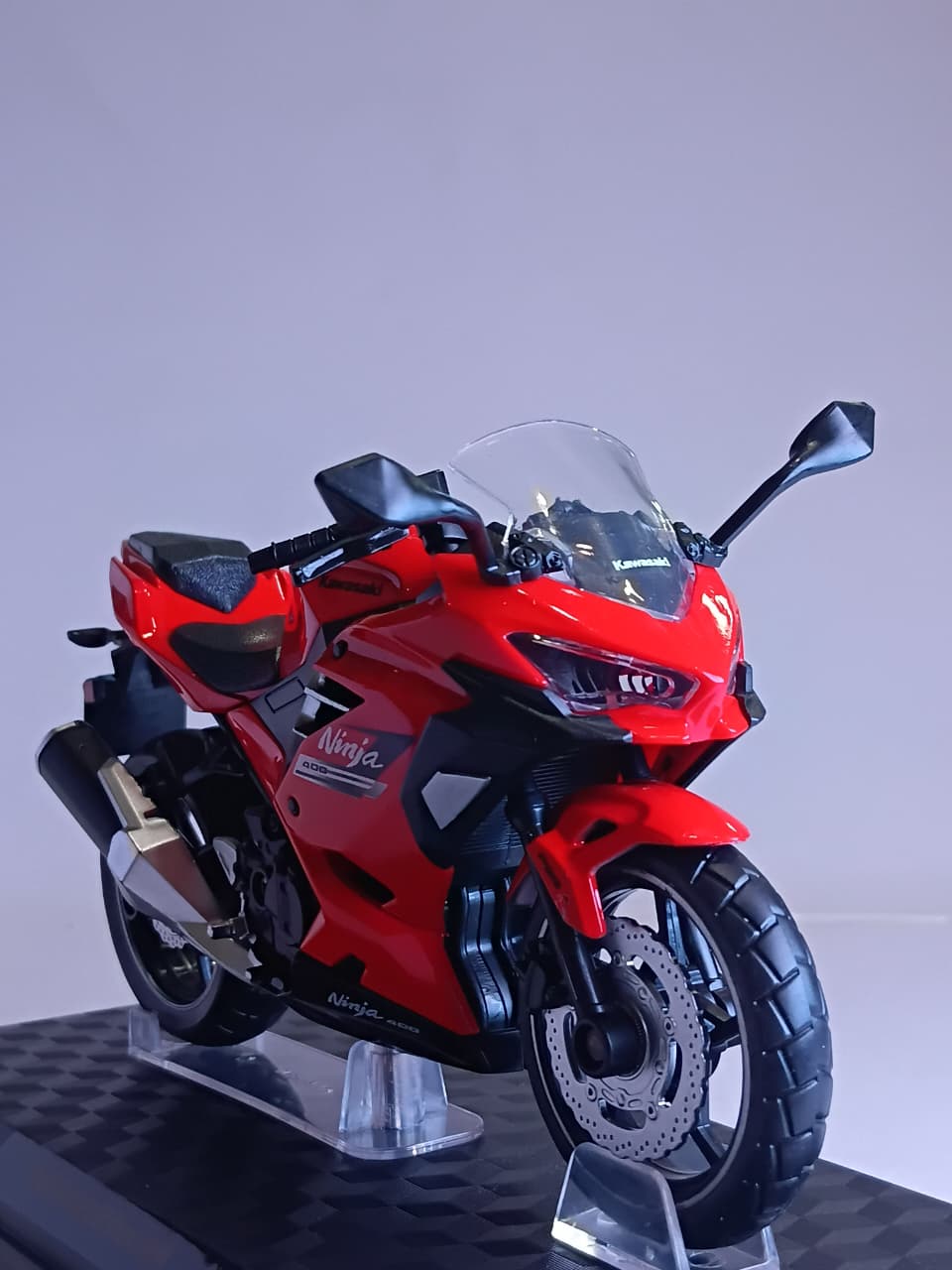 CCA 1:12 KAWASAKAI NINJA 400 DIE-CAST BIKE MODEL 31729 RED/BLACK