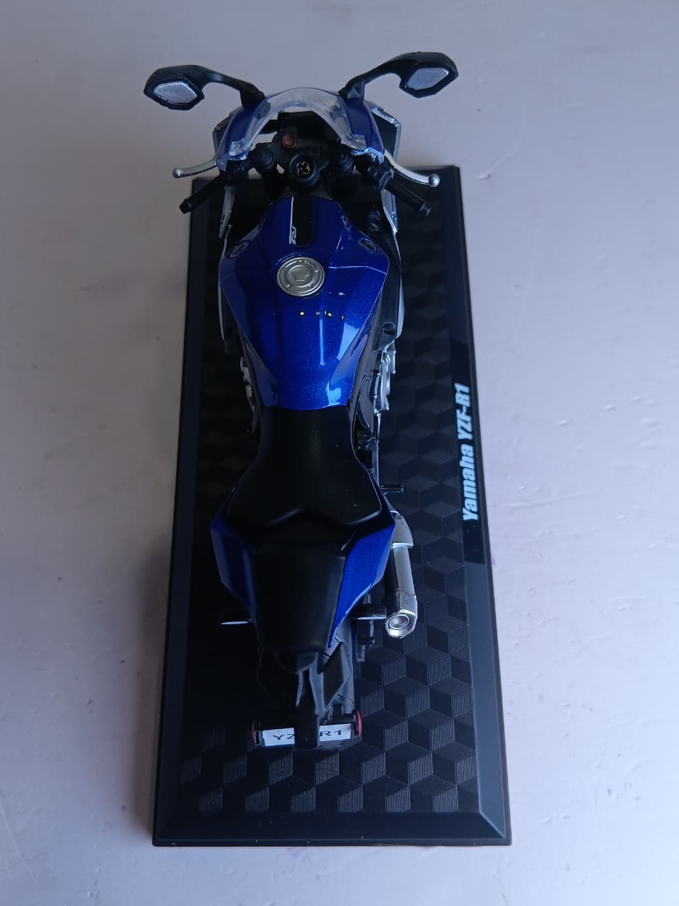 CCA 1:12 YAMAHA YZF-R1 DIE-CAST BIKE MODEL 31491 BLUE/SILVER