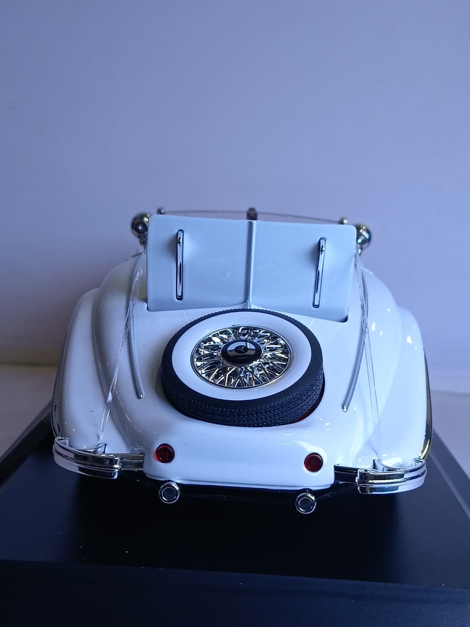 1:18 ALLOY CAR 500K K1-08-A DIE-CAST MODEL WHITE