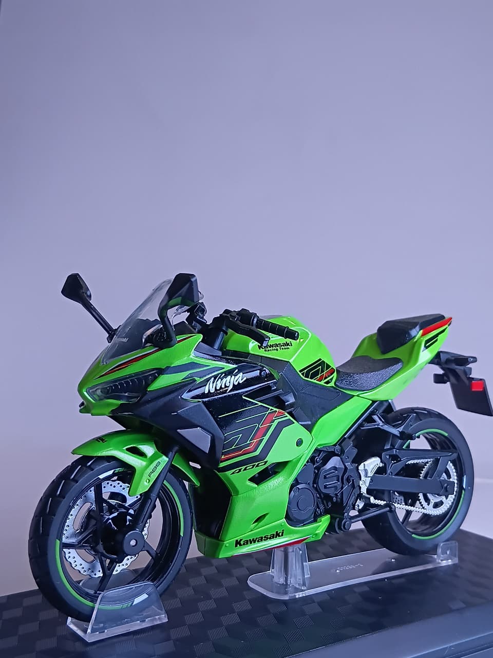 CCA 1:12 KAWASAKAI NINJA 400 DIE-CAST BIKE MODEL 31729 GREEN/BLACK