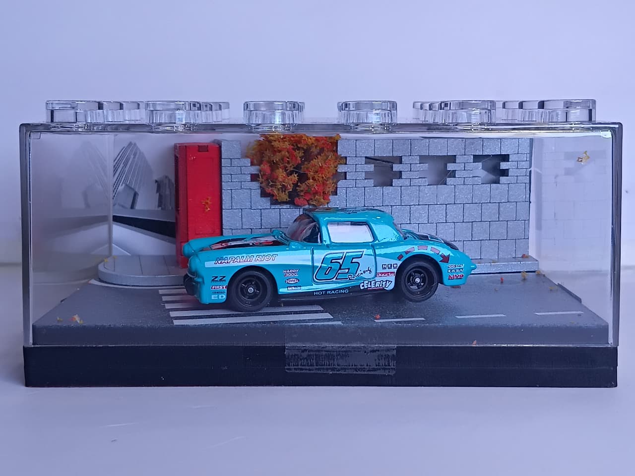 DIORAMA TURQUOISE RACING CAR MINIATURE 1:64 SCALE 95577-30