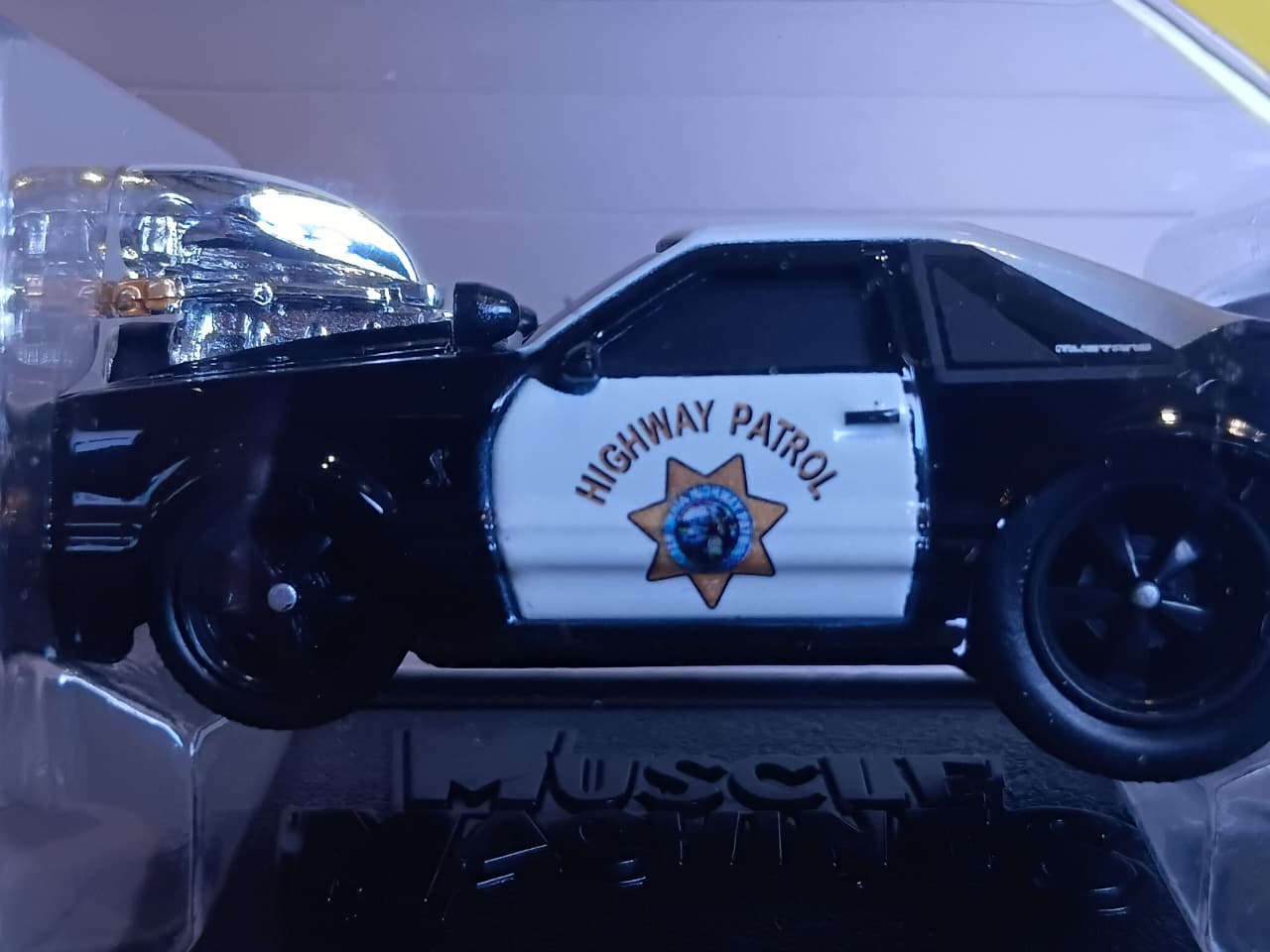 MAISTO MUSCLE MACHINE 1/64 SCALE 1993 FORD MUSTANG SVT COBRA BLACK & WHITE METAL DIECAST SERIES 1 MODEL 06