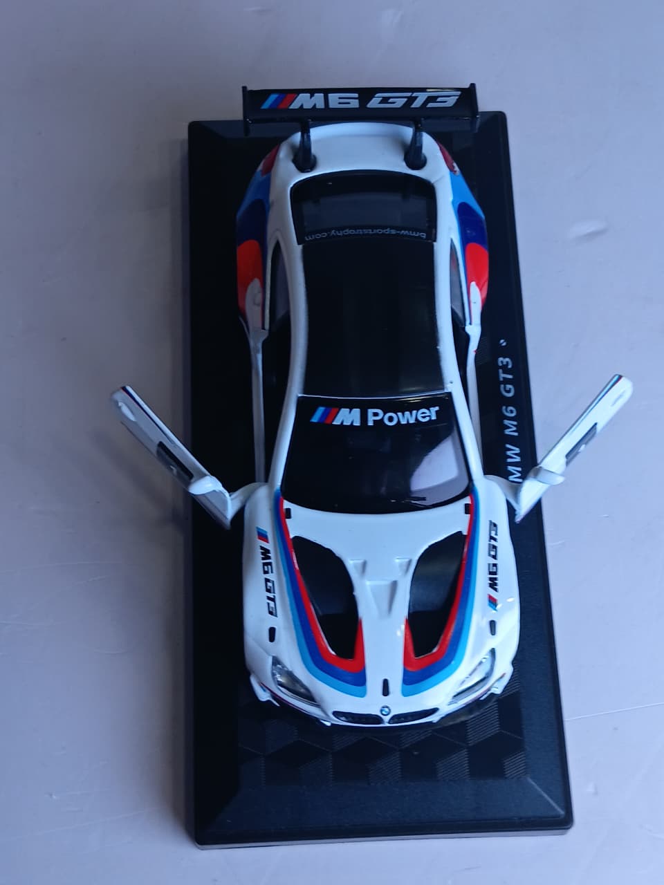 CCA 1:44 BMW M6 GT3 DIECAST MODEL 67081A CAR WHITE