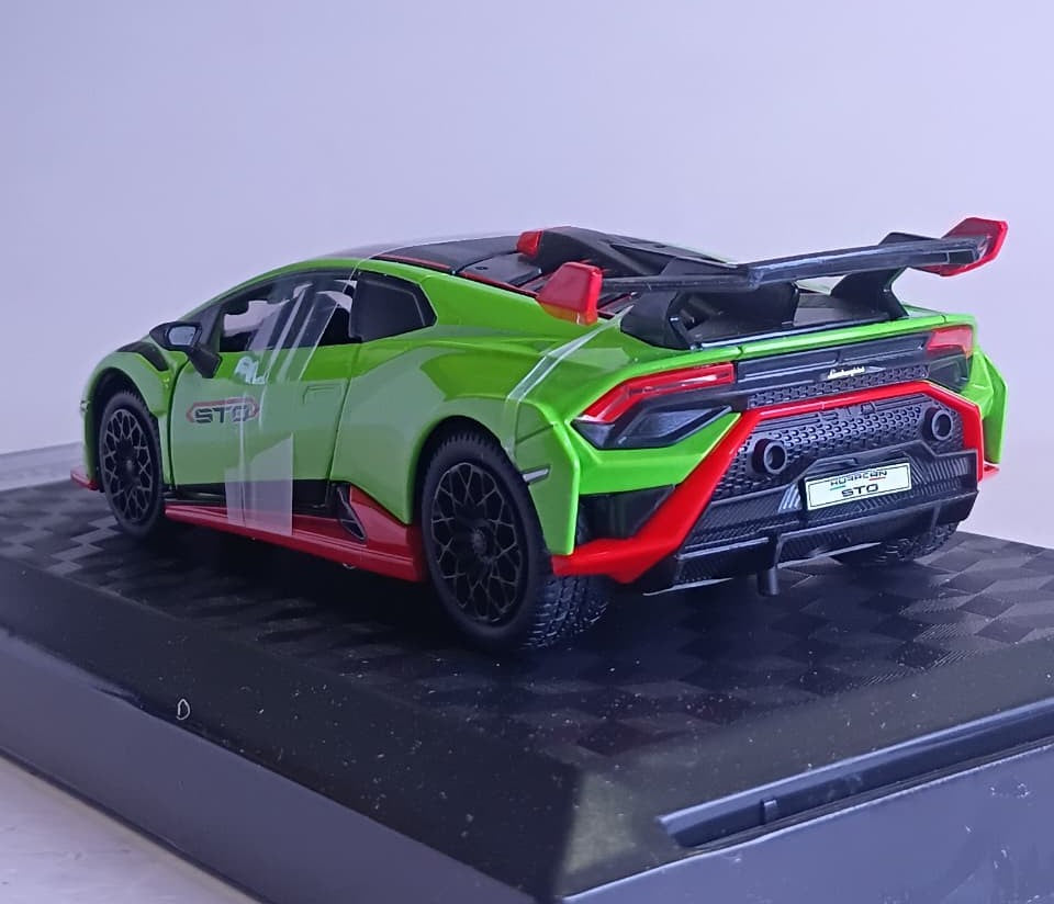 CCA LAMBORGHINI HURACAN STO 1:40 DIECAST MODEL 88716A GREEN RED