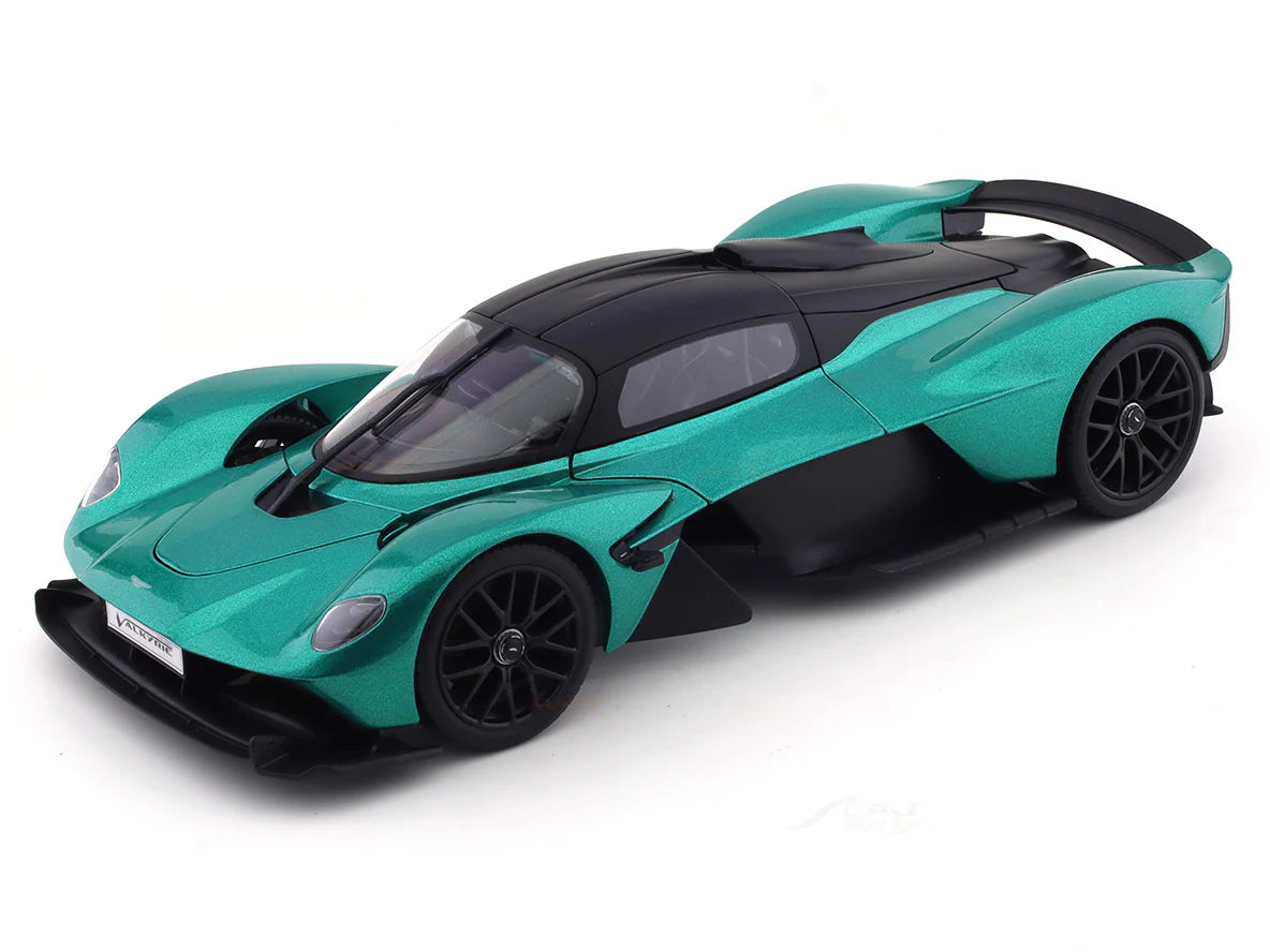 MAISTO  ASTON-MARTIN VALKYRIE GREEN 1:18 DIECAST SCALE MODEL CAR