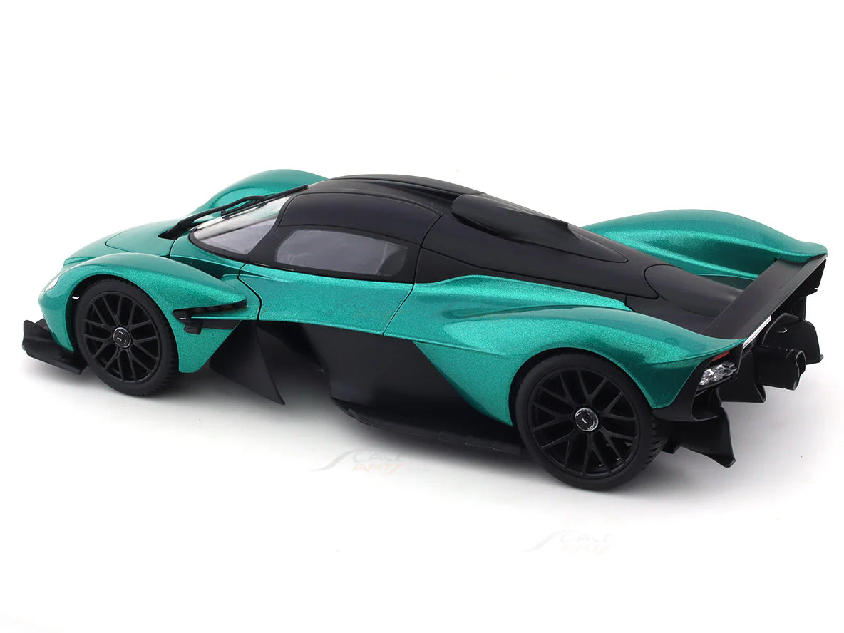 MAISTO  ASTON-MARTIN VALKYRIE GREEN 1:18 DIECAST SCALE MODEL CAR