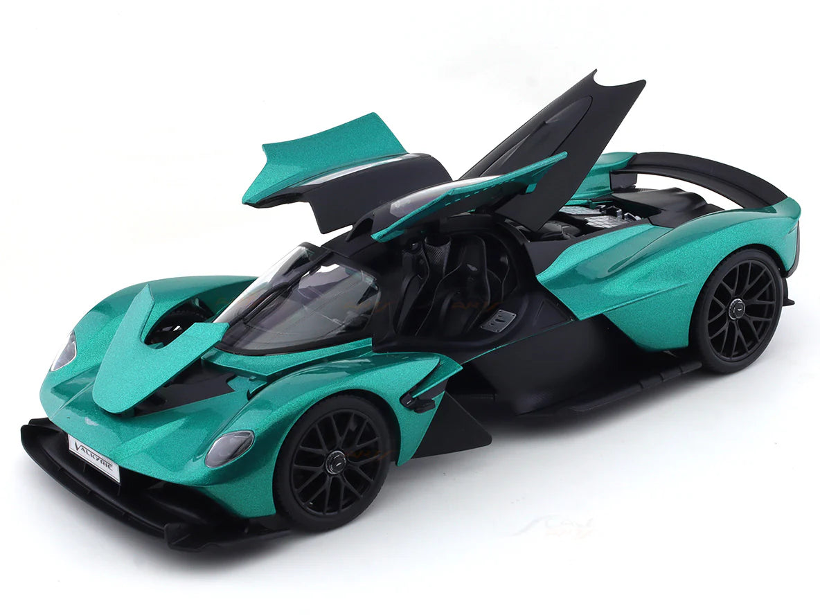 MAISTO  ASTON-MARTIN VALKYRIE GREEN 1:18 DIECAST SCALE MODEL CAR