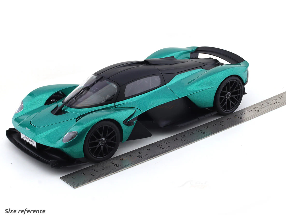 MAISTO  ASTON-MARTIN VALKYRIE GREEN 1:18 DIECAST SCALE MODEL CAR