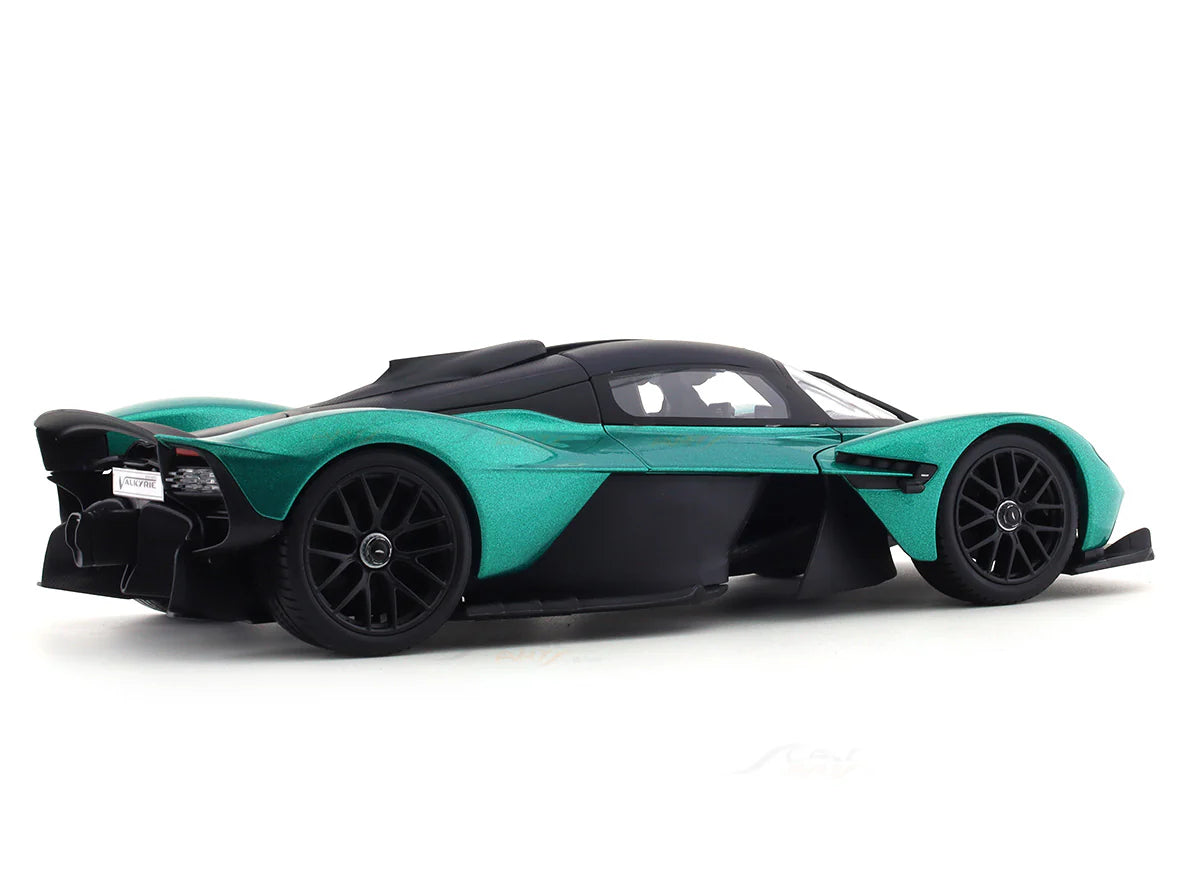MAISTO  ASTON-MARTIN VALKYRIE GREEN 1:18 DIECAST SCALE MODEL CAR