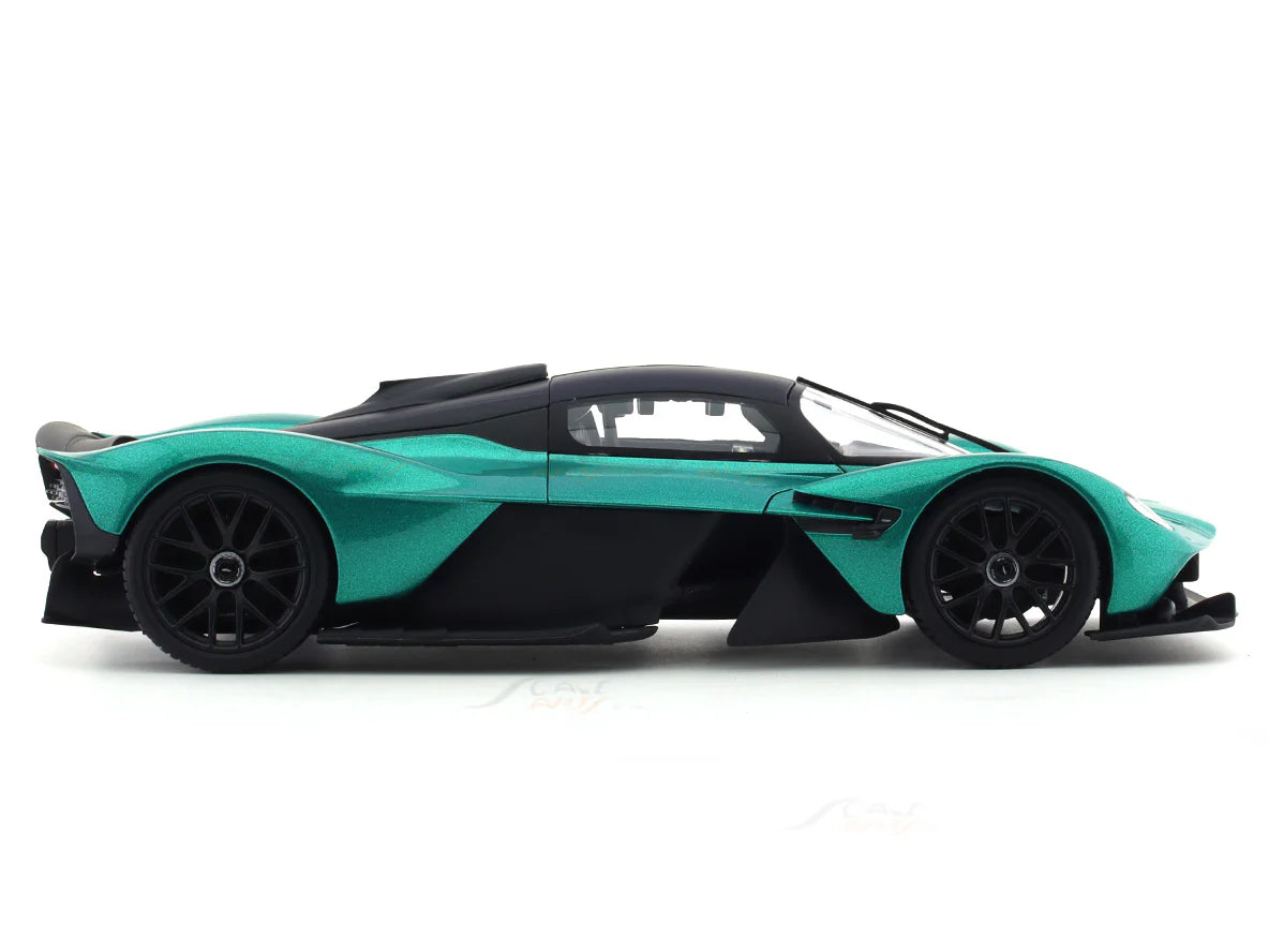 MAISTO  ASTON-MARTIN VALKYRIE GREEN 1:18 DIECAST SCALE MODEL CAR