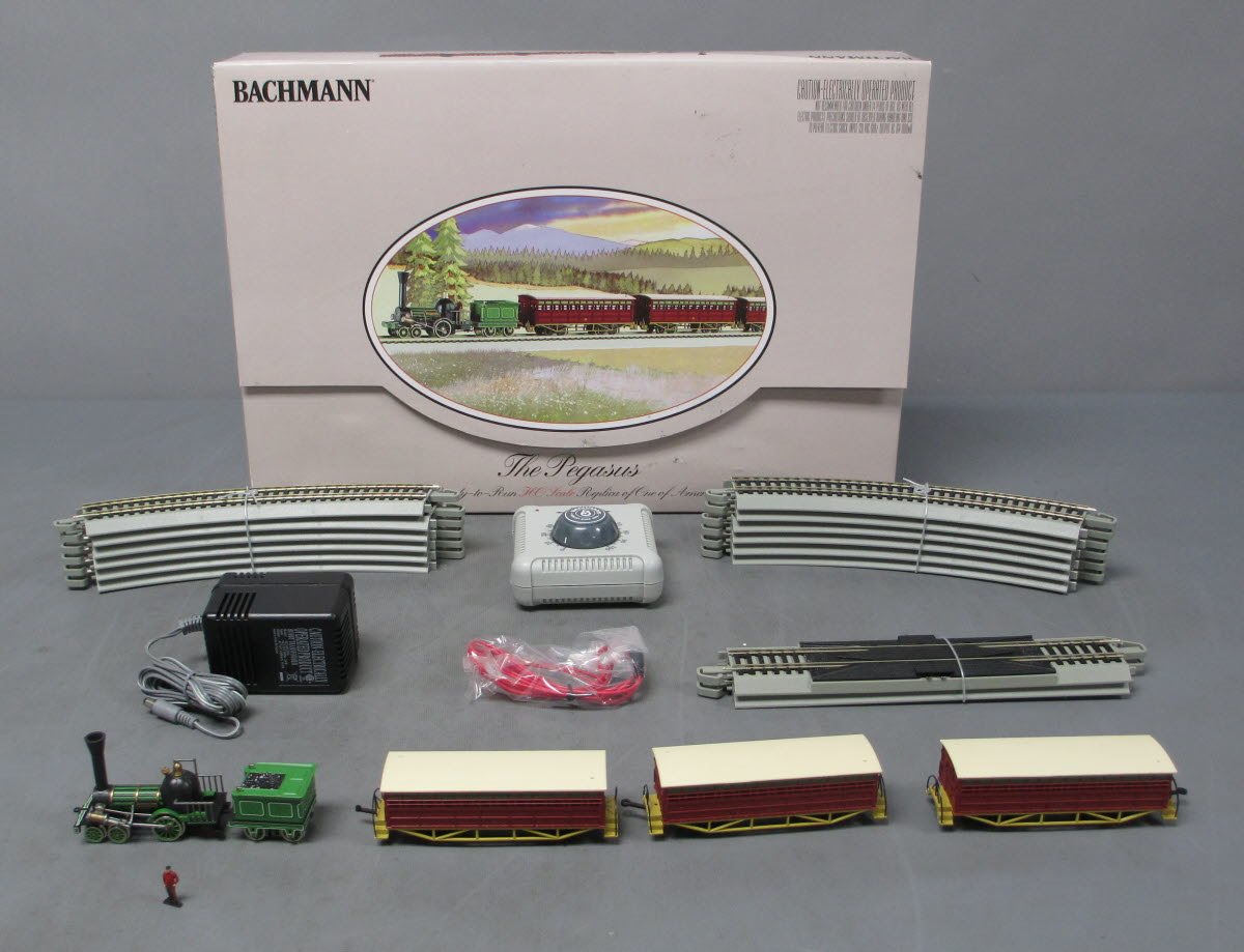 BACHMANN HO 00690 PEGASUS TRAIN SET 1:87 SCALE WITH 4-2-0 STEAM LOCO & TENDER & 3 HISTORICAL PASSENGER CARS