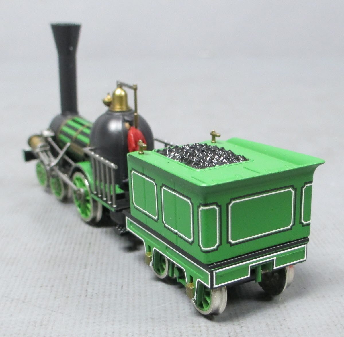 BACHMANN HO 00690 PEGASUS TRAIN SET 1:87 SCALE WITH 4-2-0 STEAM LOCO & TENDER & 3 HISTORICAL PASSENGER CARS