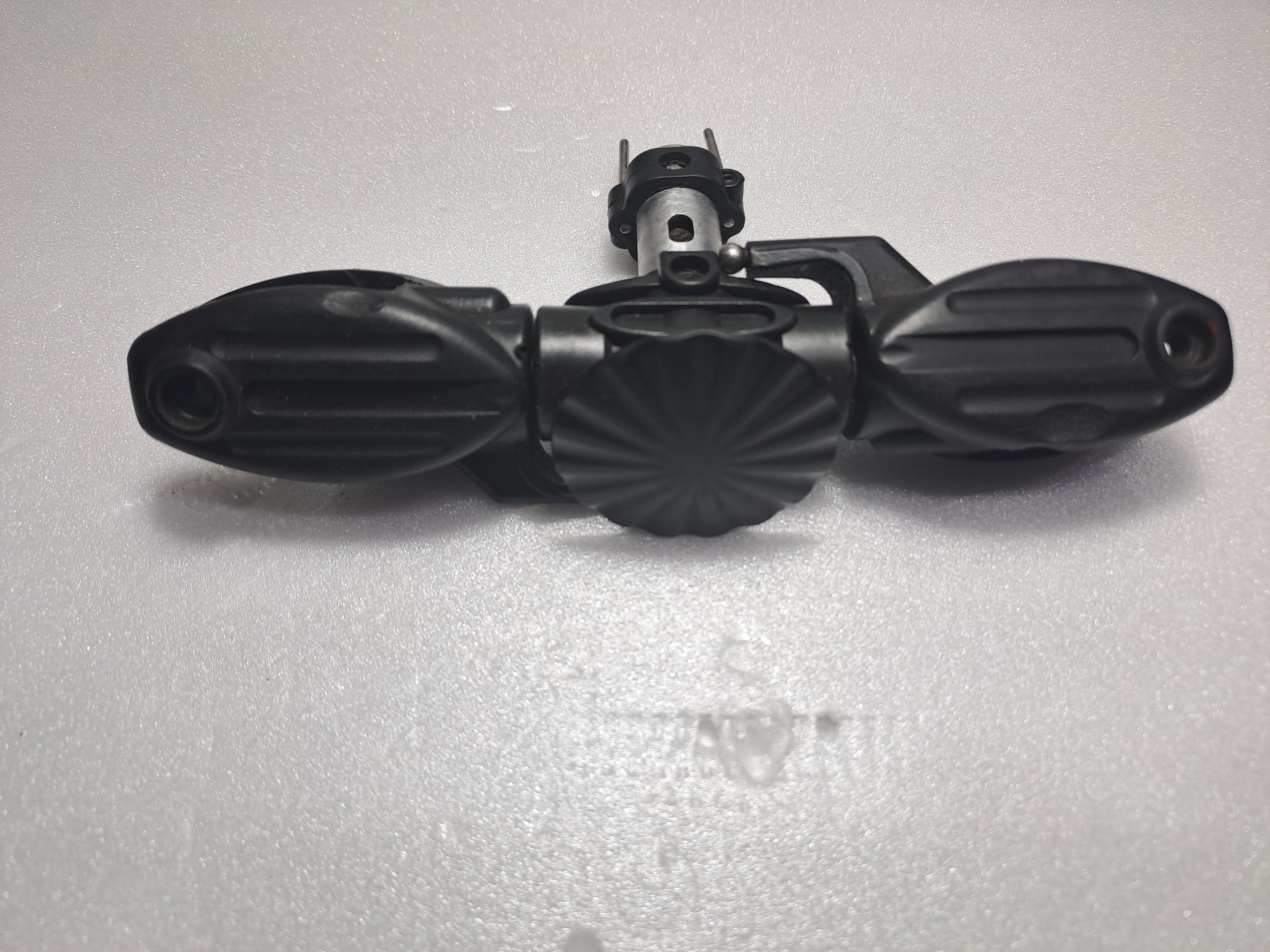 550 SIZE  HELI BLADE GRIP SET WITH YOKE PRE-OWNED