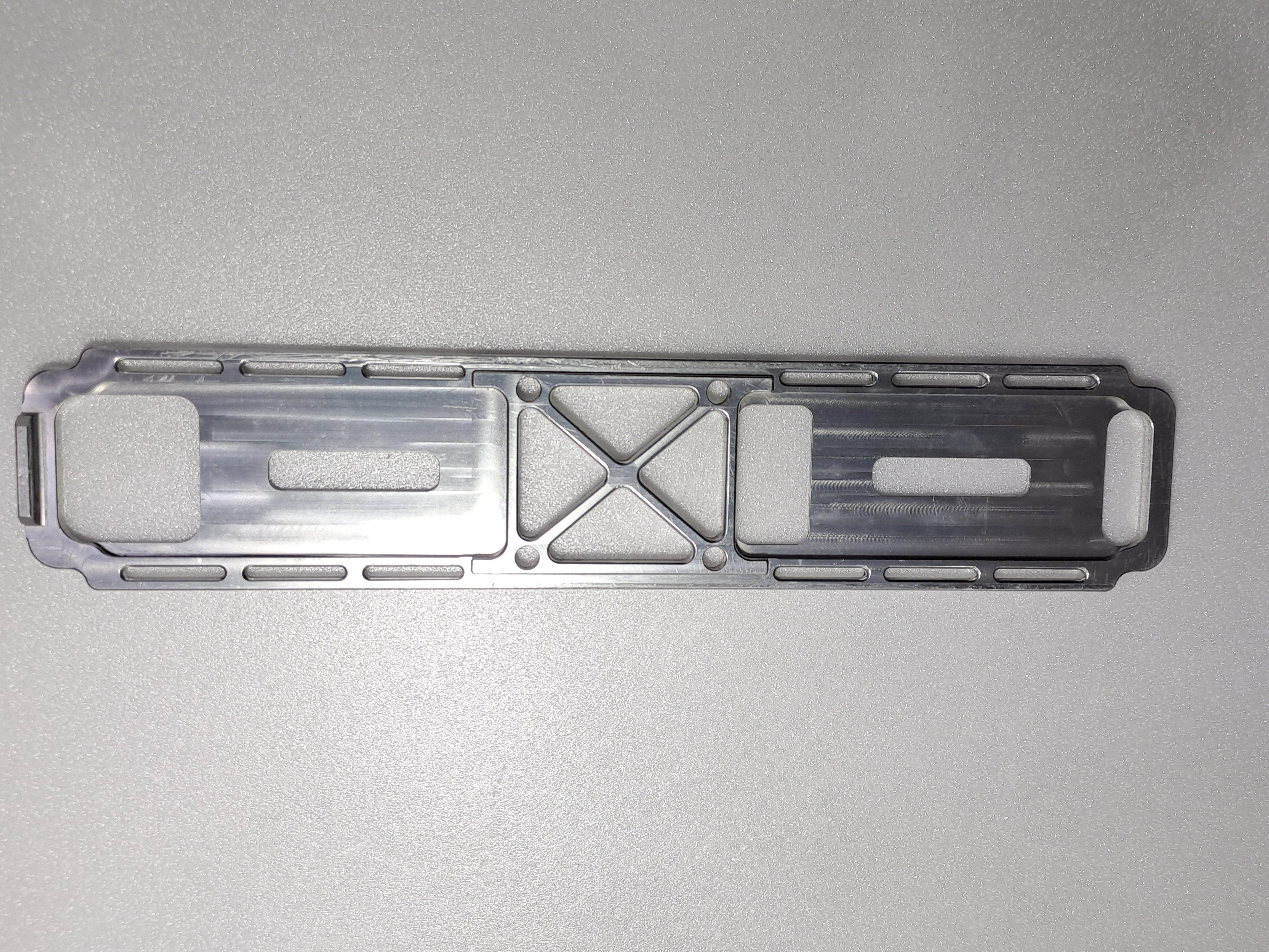ALIGN T-REX 700(DFC) MAIN FRAME BATTERY TRAY /MOUNT -PRE OWNED