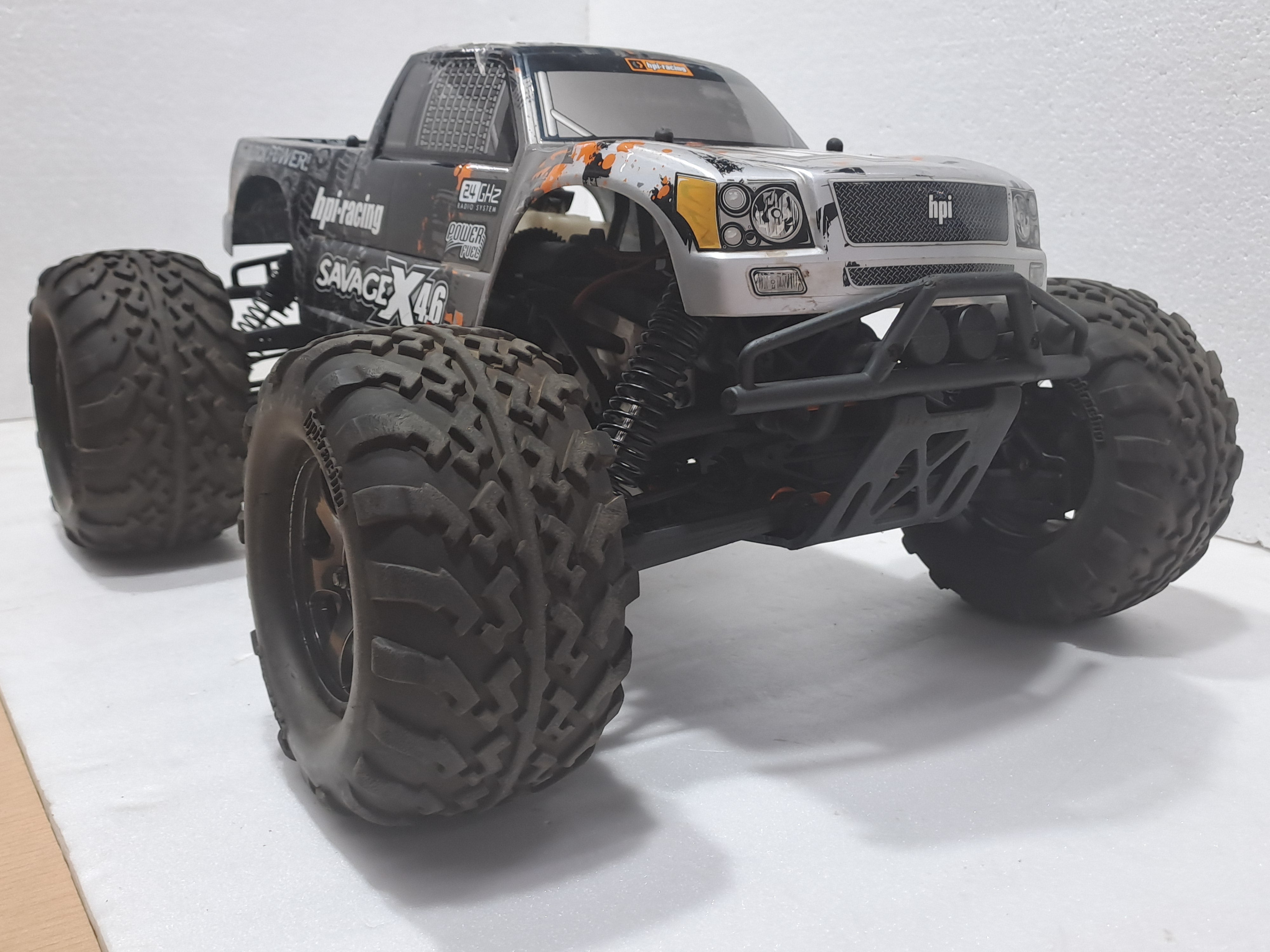 HPI SAVAGE X4.6 NITRO CAR 1/8 SCALE MULTI COLOUR QUALITY PRE OWNED-RTR