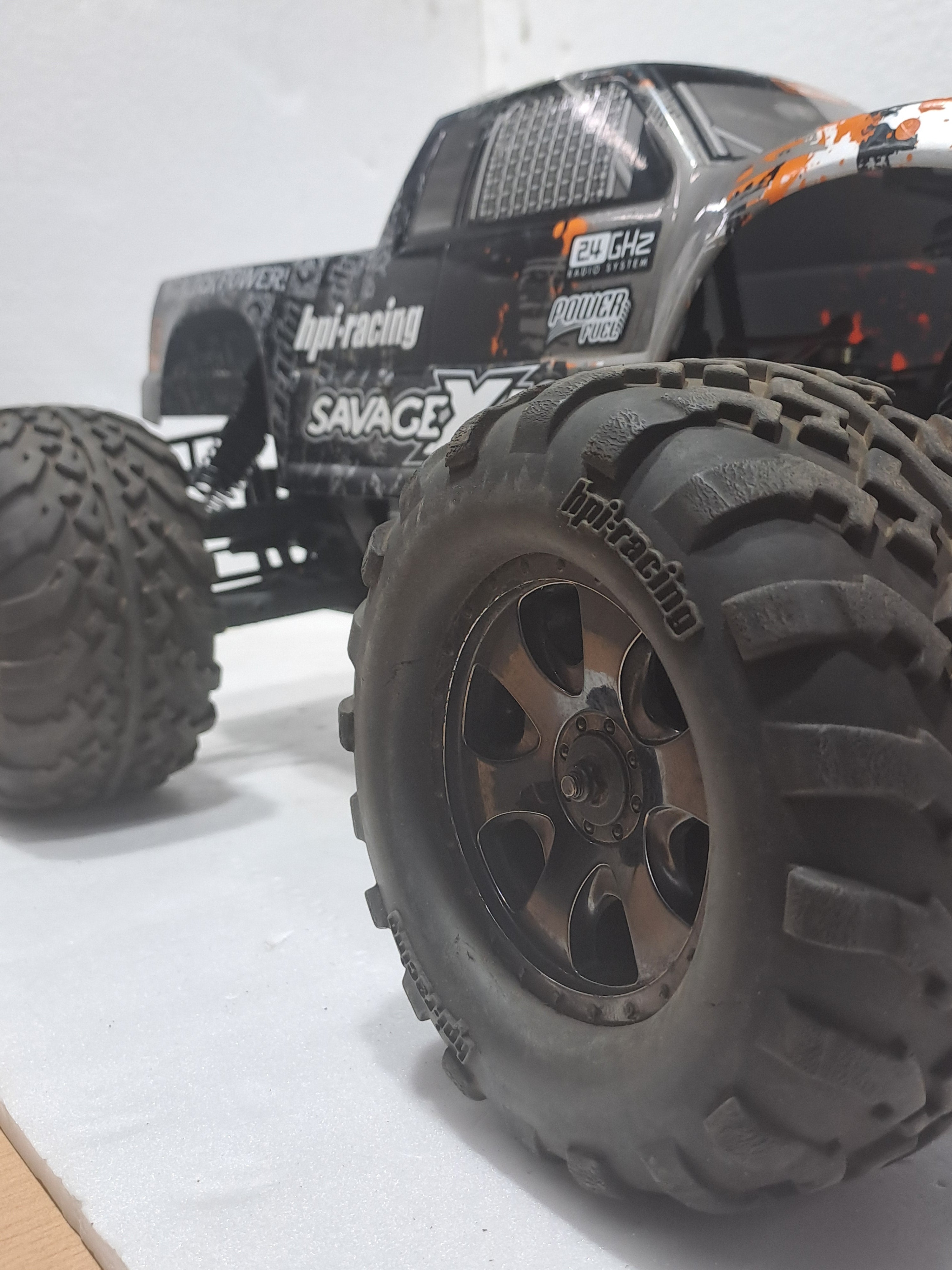 HPI SAVAGE X4.6 NITRO CAR 1/8 SCALE MULTI COLOUR QUALITY PRE OWNED-RTR