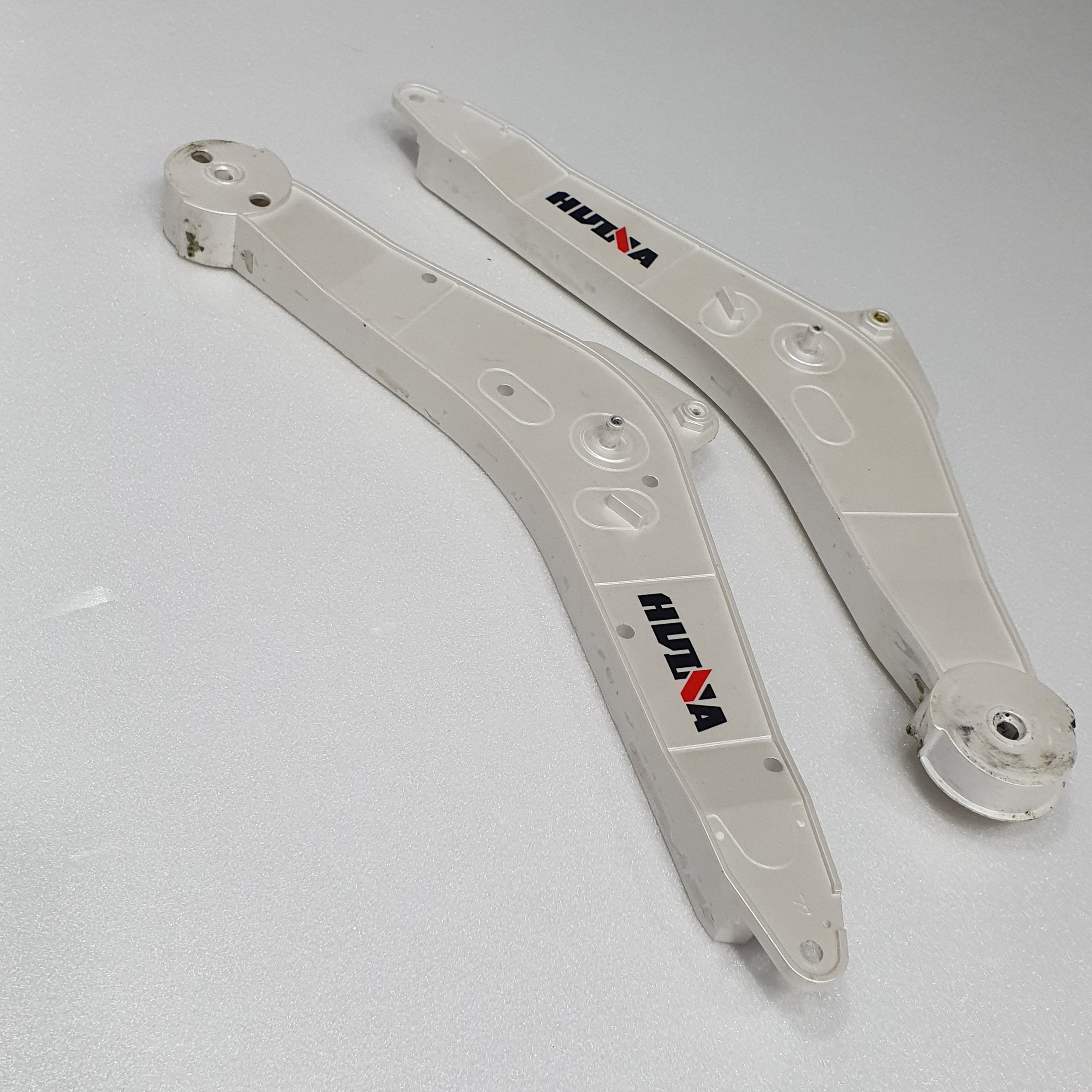 HUINA 1594 SPARE PART MAIN BOOM (DAMAGED)