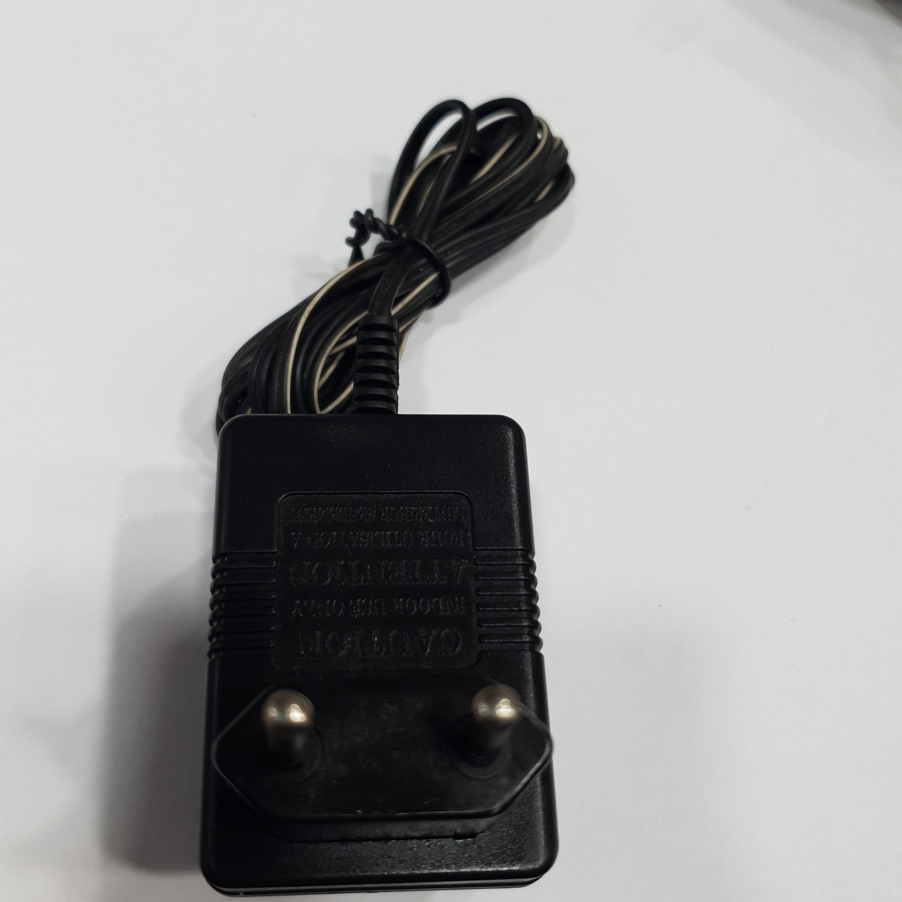 AC-DC ADAPTOR (MODEL 608) AC INPUT:220-230V DC OUTPUT:3V 200MA WITH 5.5MM X 2.5MM BARREL PIN