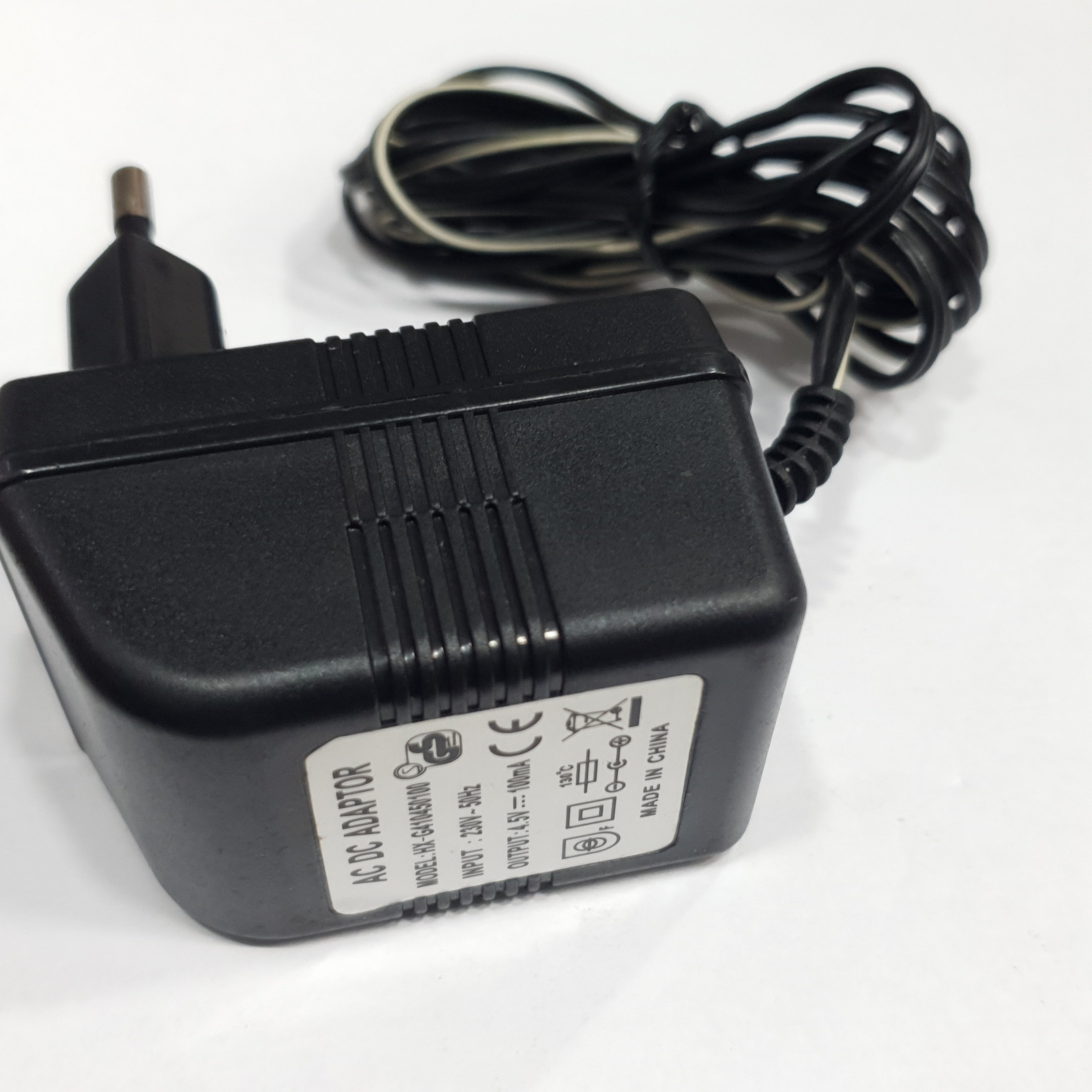 AC-DC ADAPTOR (MODEL HX G41050100) AC INPUT:230V DC OUTPUT:4.5V 100MA  WITH 5.5MM X 2.5MM BARREL PIN