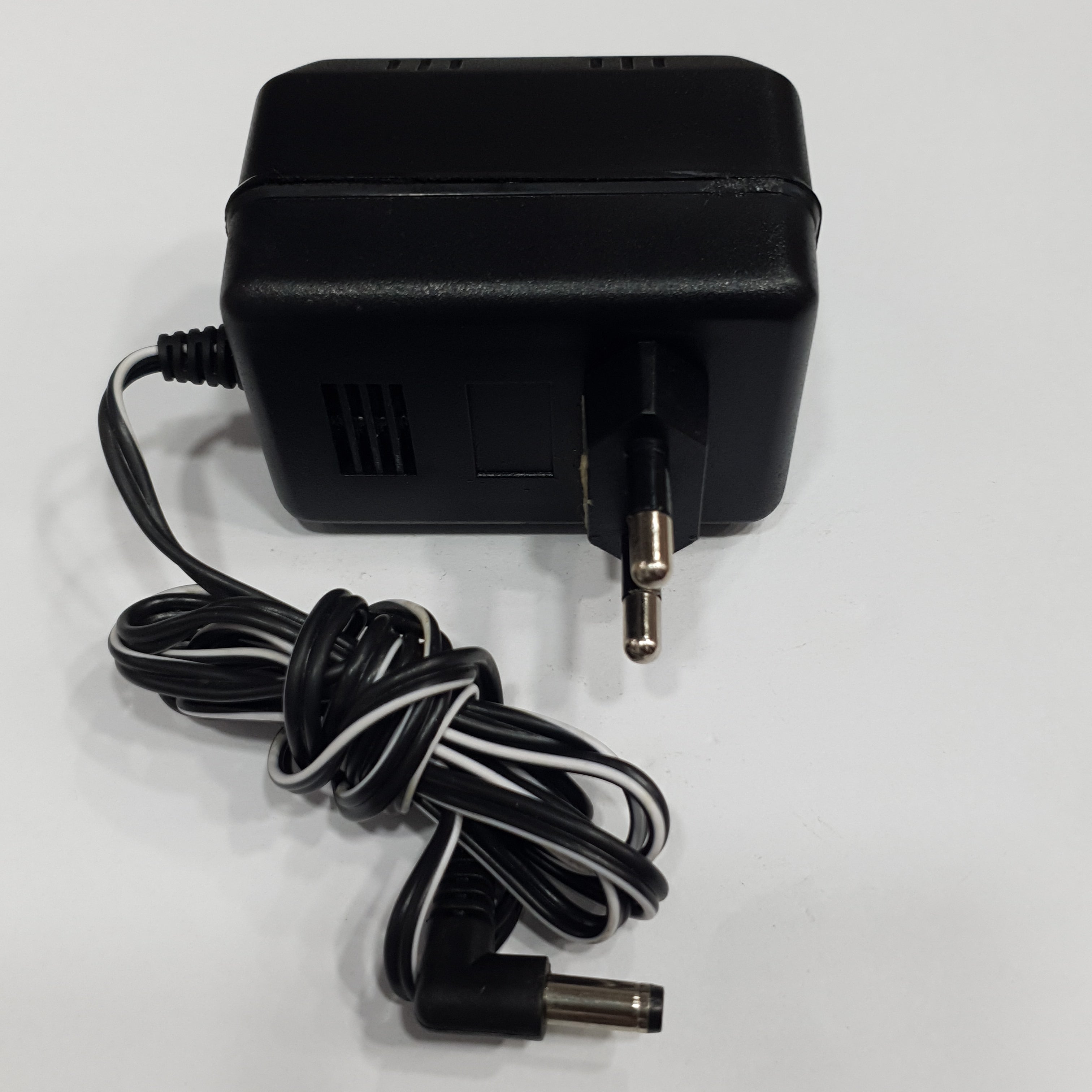 BRITELITE ADAPTOR AC INPUT: 230V; DC OUTPUT: 6.8V 500MA; WITH 5.5MM X 2.5MM BARREL PIN