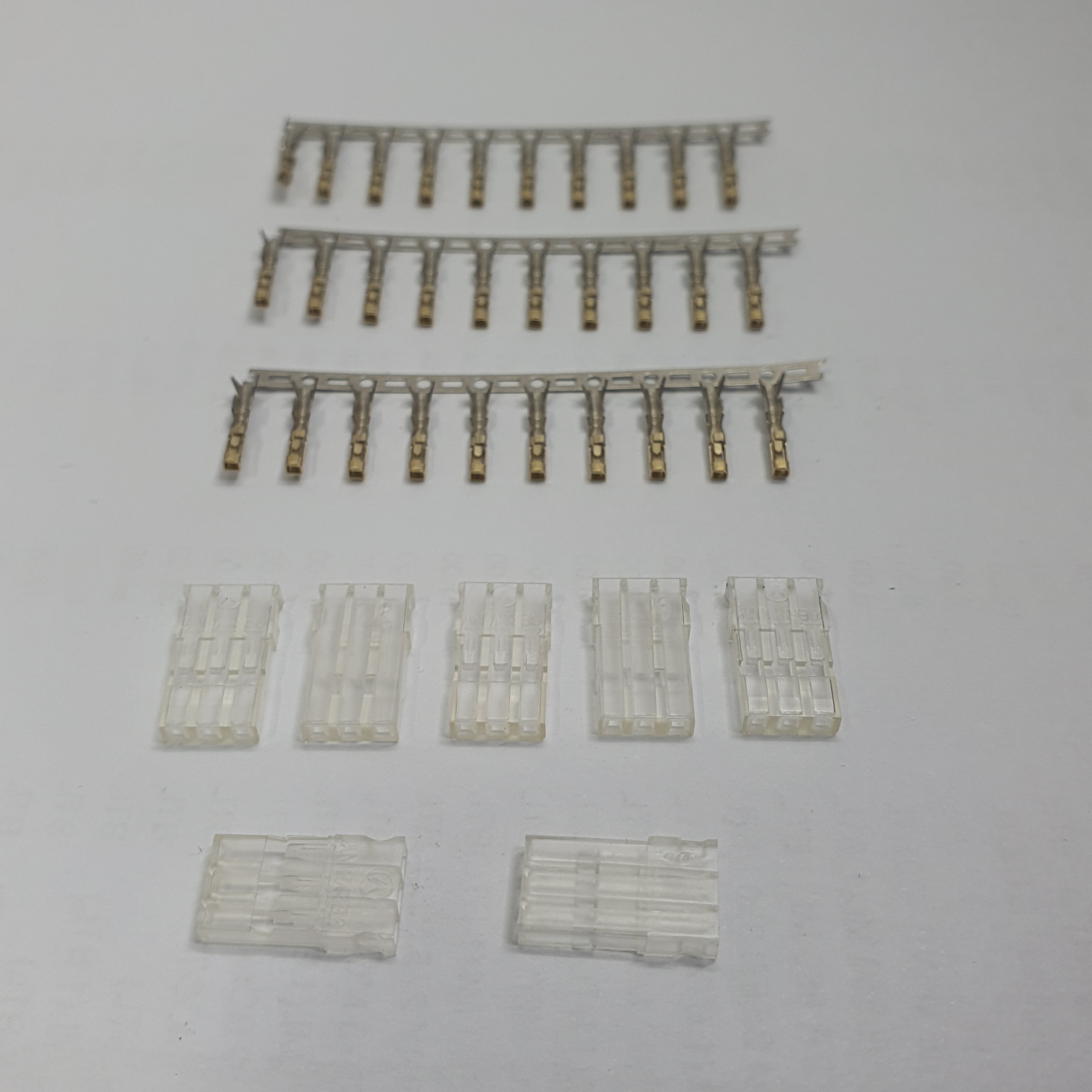 POWER BOX JR SERVO CONNECTOR - PACK OF 10 FEMALE SERVO LEADS AND EXTENSIONS GOLD PLATED PINS FOR HIGH CONDUCTIVITY