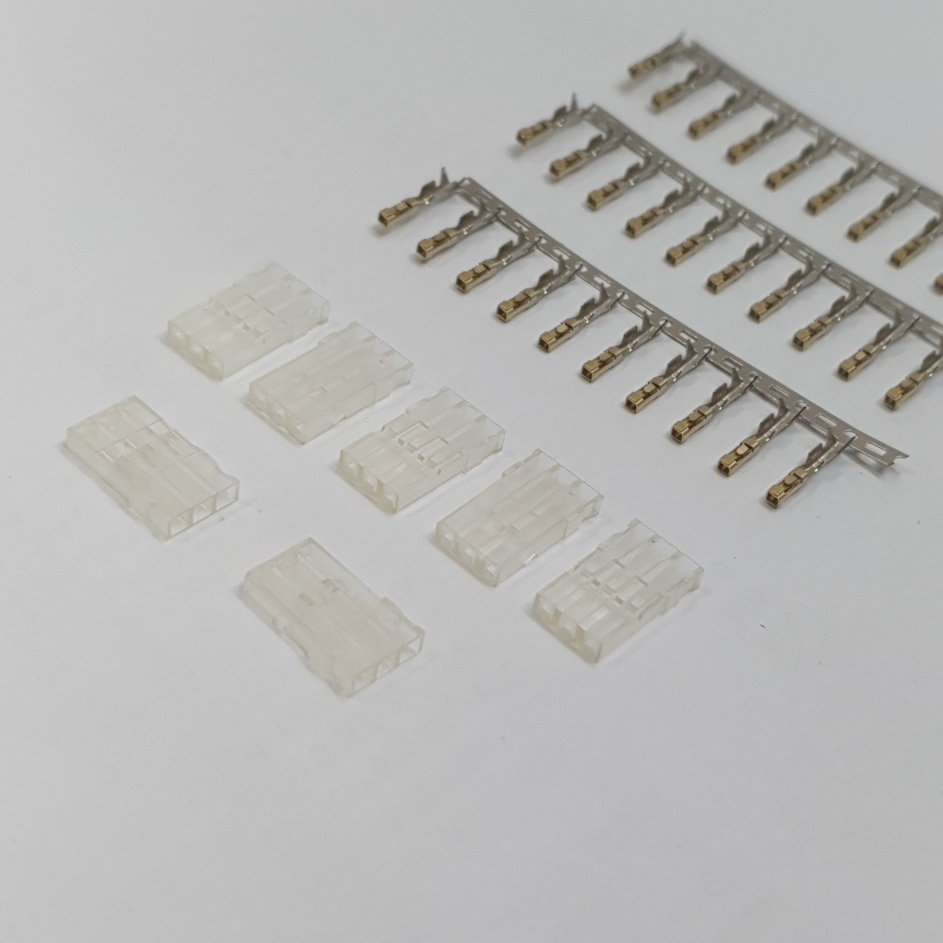 POWER BOX JR SERVO CONNECTOR - PACK OF 10 FEMALE SERVO LEADS AND EXTENSIONS GOLD PLATED PINS FOR HIGH CONDUCTIVITY