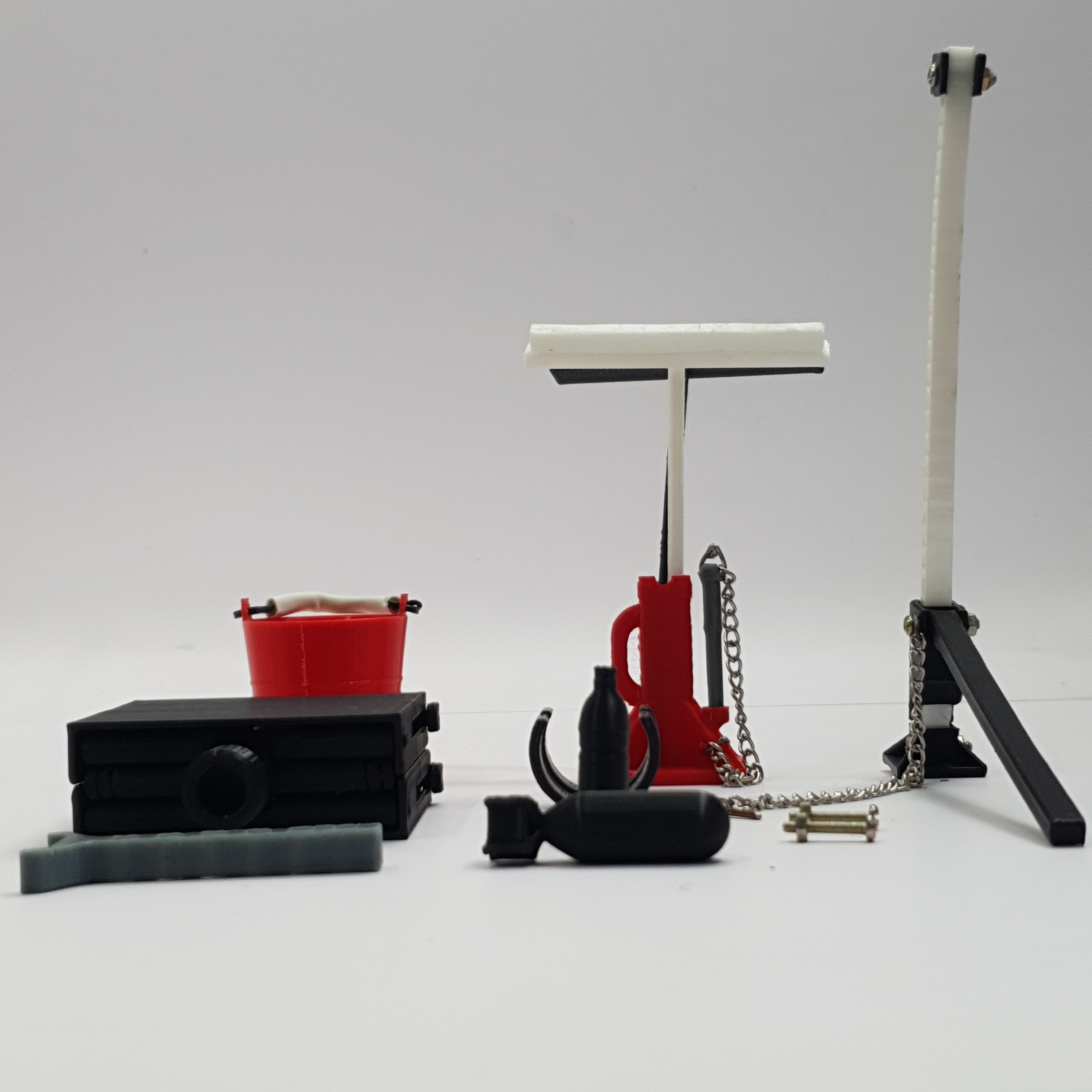 SCALE MINIATURE ACCESSORIES RC SCISSOR LIFT JACK FUNCTIONAL ADJUSTABLE GARAGE STAND FOR RC CARS + BUCKET JACK, FLOOR BRUSH