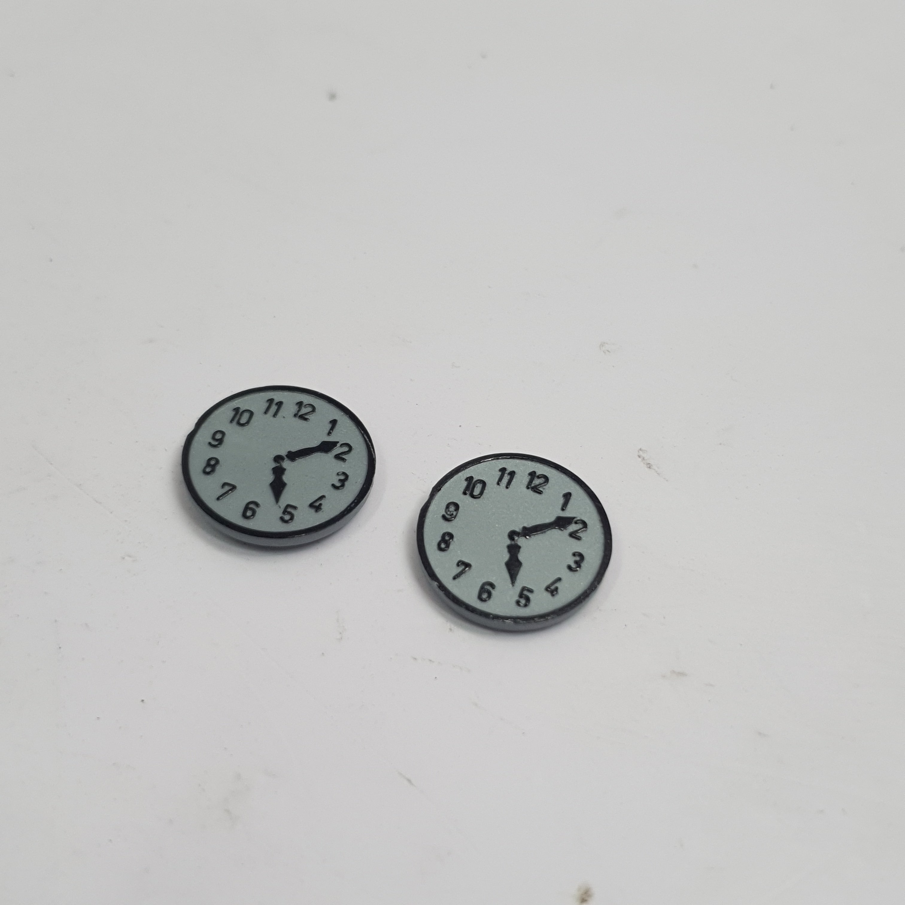 MINIATURE MODEL CLOCK