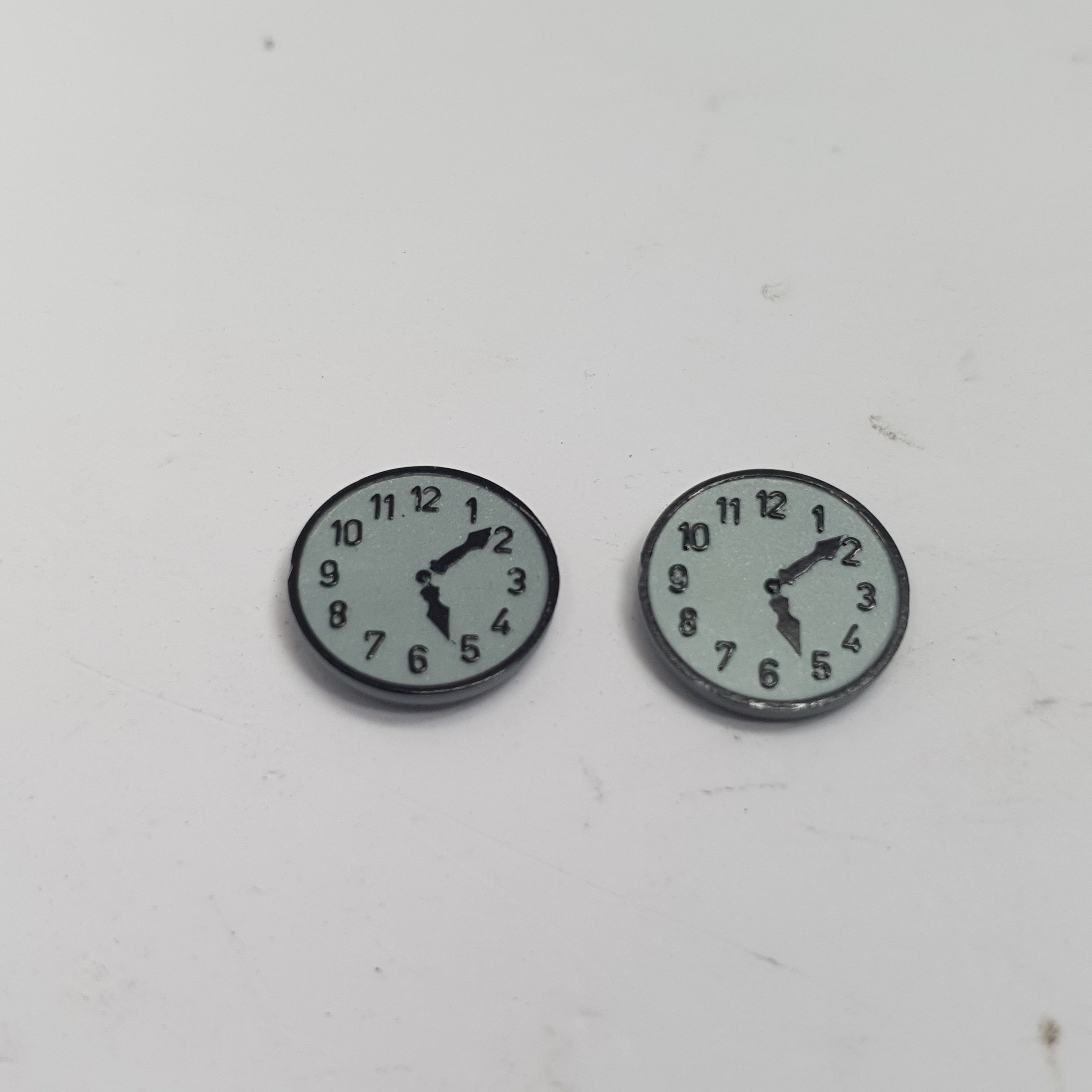 MINIATURE MODEL CLOCK