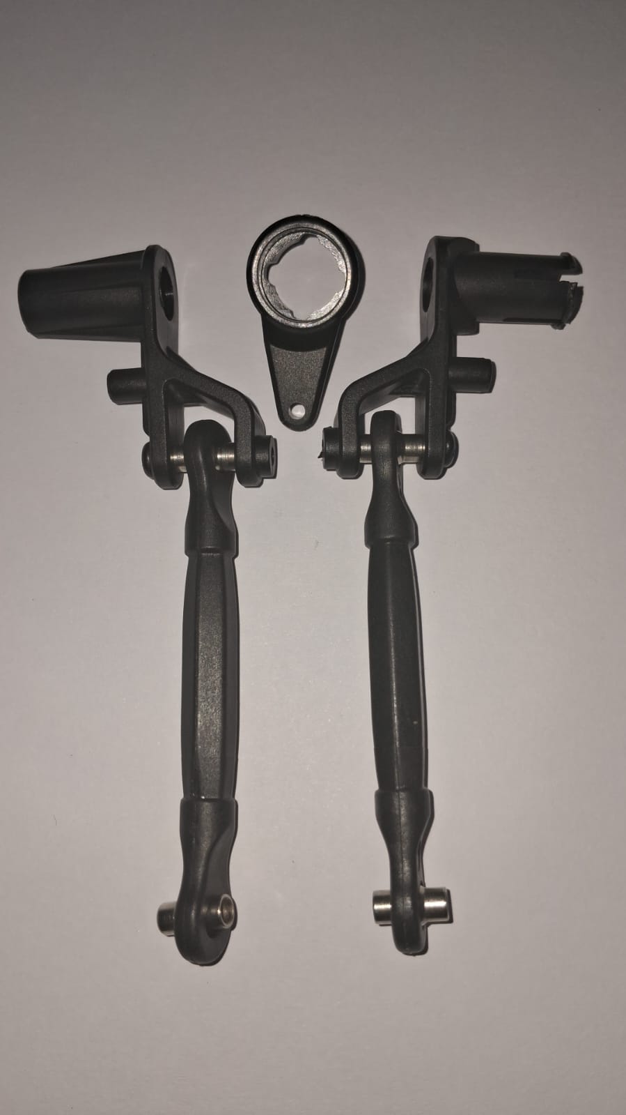 STEERING ASSEMBLY FOR 1:10 RC CAR