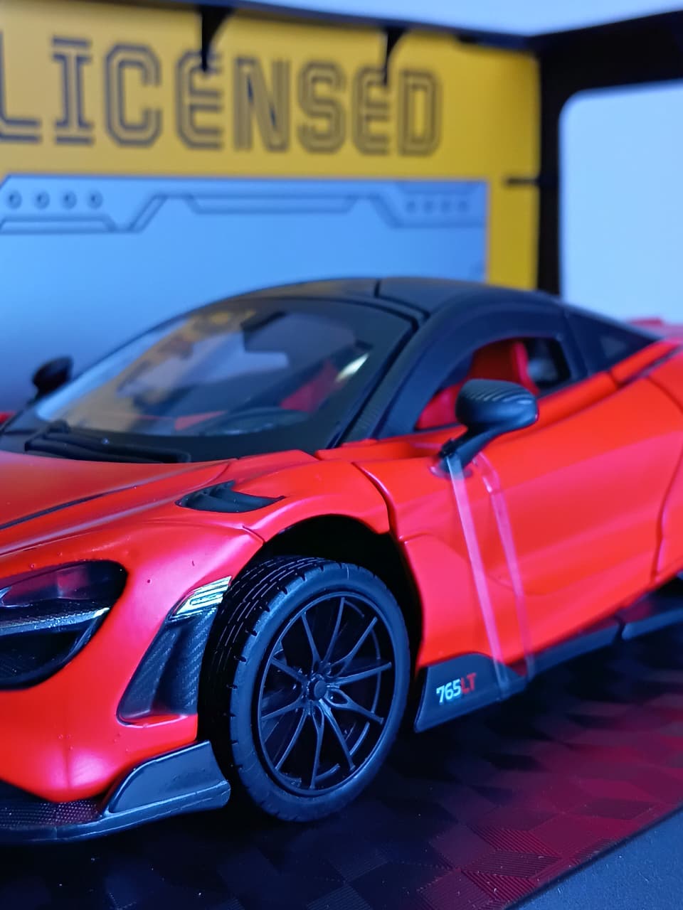 CCA MCLAREN 765 LT 1/24 SCALE ORANGE & BLACK 68281K