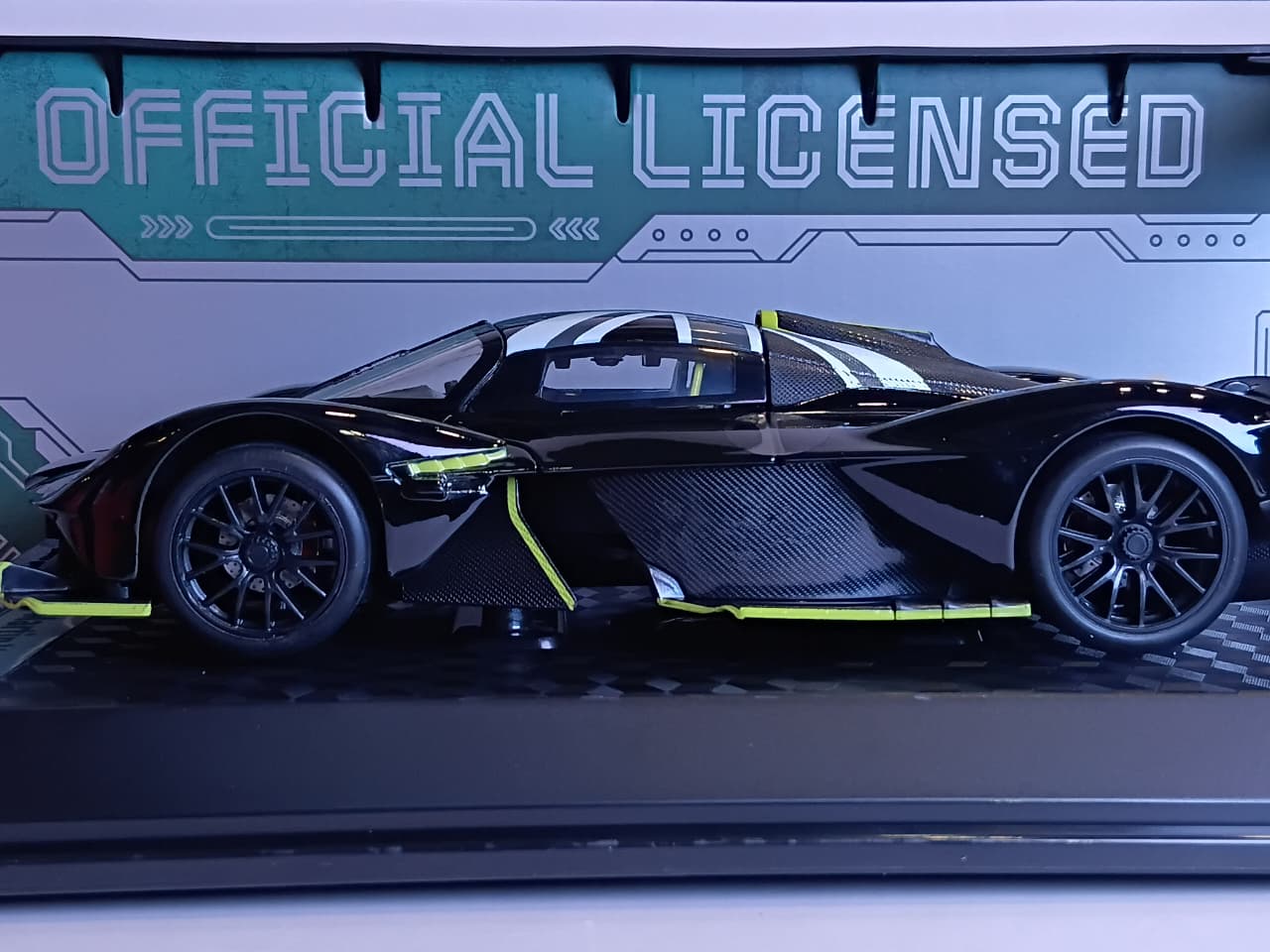 CCA ASTON MARTIN VALKYRIE 1:23 DIECAST MODEL 862298A BLACK