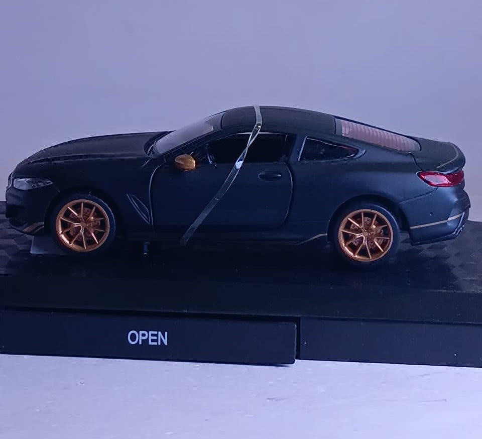 CCA BMW M850i 1:35 DIECAST MODEL 88475K GRAY