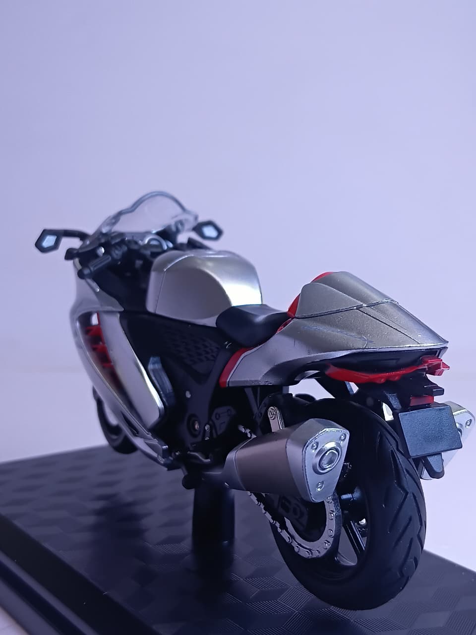 HAYABUSA M18-5B 1:18 SUZUKI DIE-CAST BIKE MODEL SILVER/BLACK