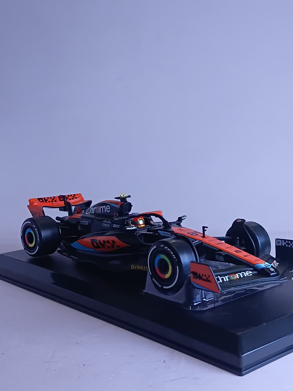 CCA 1:24 MCLAREN MCL60 F1 BRITISH GP 2023 DIE-CAST CHROME MODEL 68204T