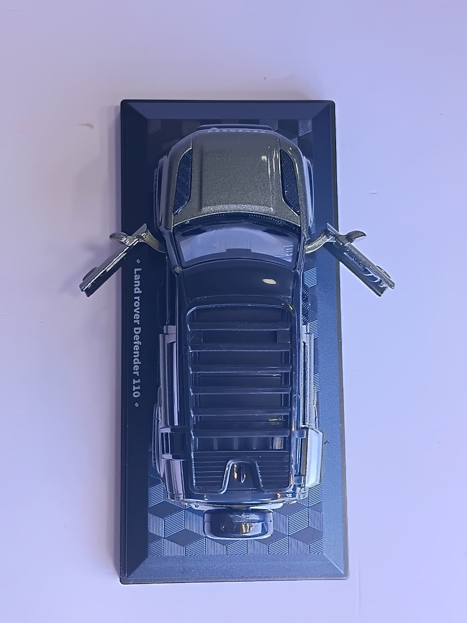 CCA 1:43 LAND ROVER DEFENDER 110 DIECAST MODEL 67102A CAR GREEN