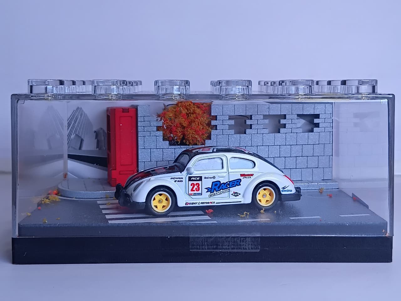 WHITE DIORAMA RACING CAR MINIATURE 1:64 SCALE 95577-30