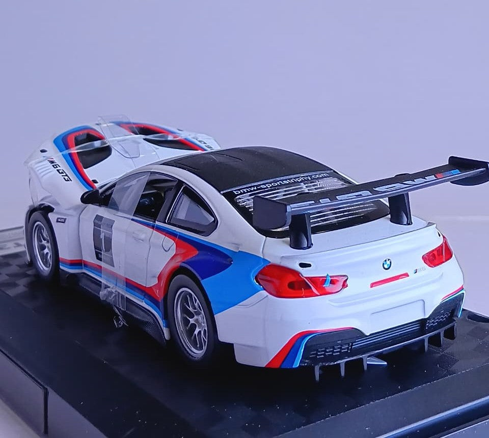 CCA BMW M6 GT3 1:32 DIECAST MODEL 88325 WHITE BLUE