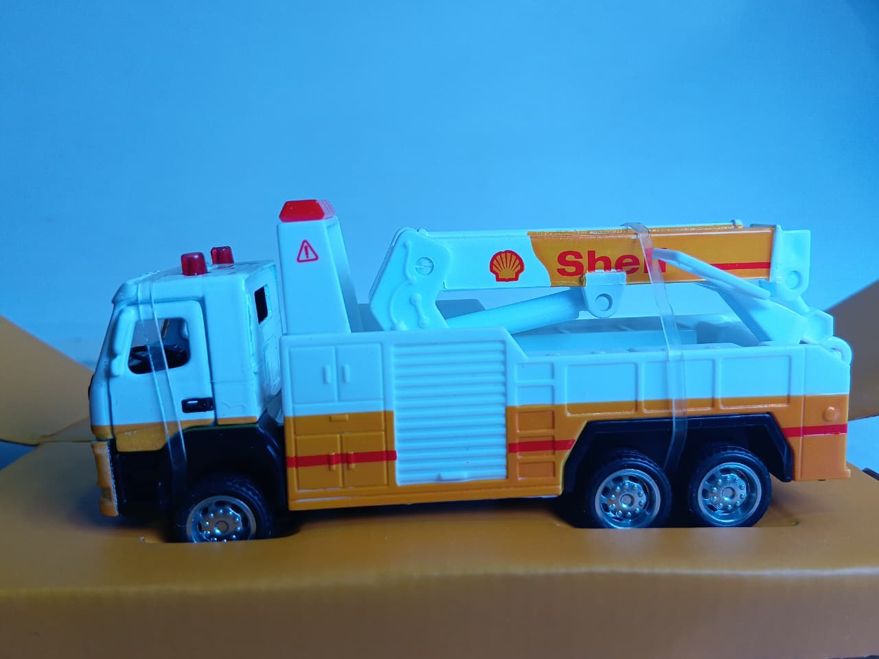 CCA VOLVO TRUCK RESCUE 1:72 SCALE DIECAST 67096KE