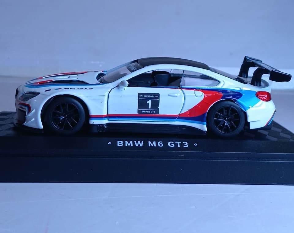CCA 1:44 BMW M6 GT3 DIECAST MODEL 67081A CAR WHITE