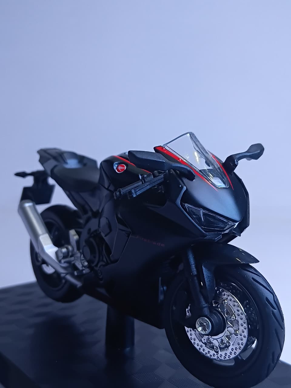 F3 HONDA CBR 1000RR M18-2B 1:18 HONDA DIE-CAST BIKE MODEL BLACK
