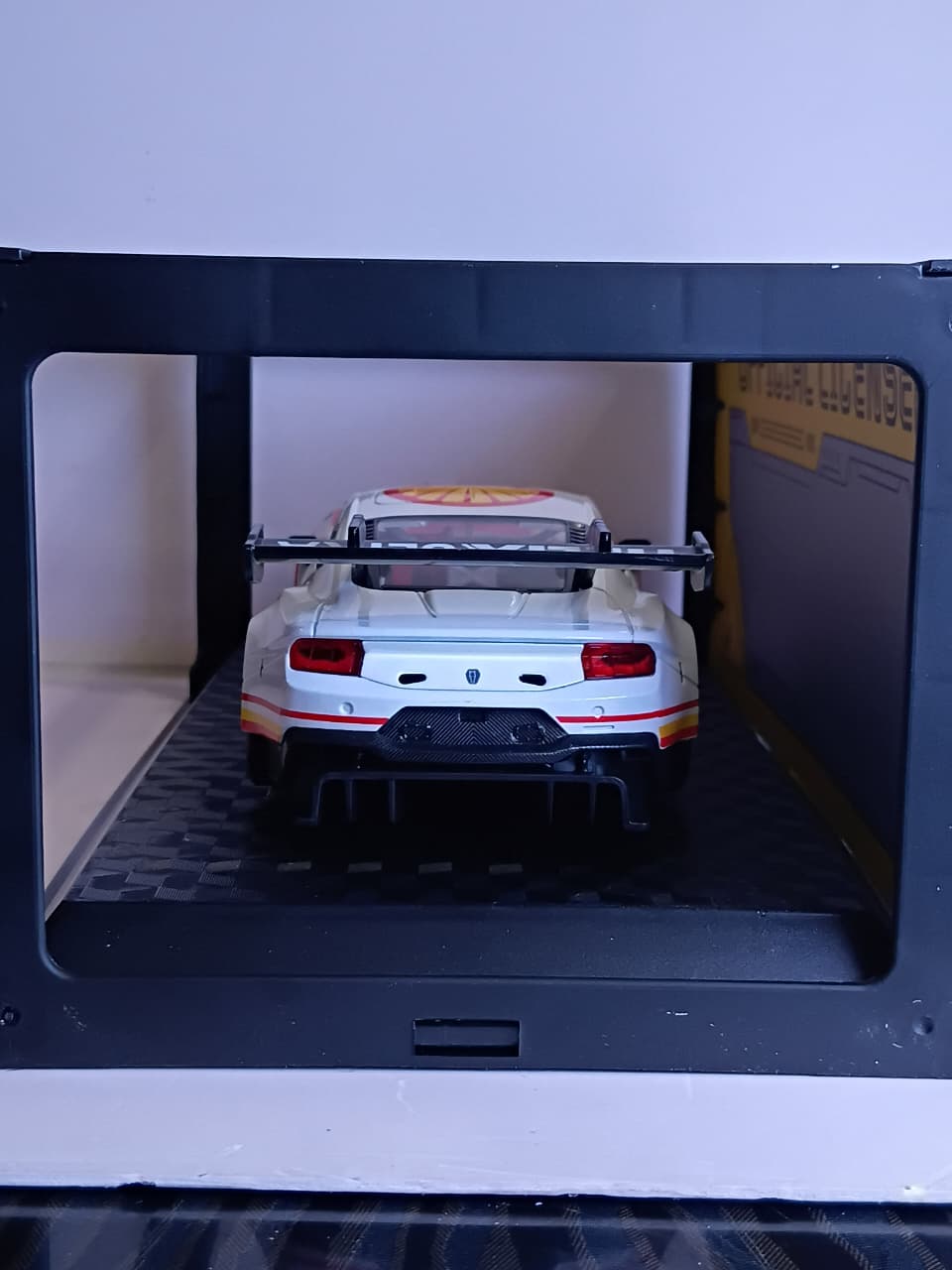 CCA FORD MUSTANG GT3 SHELL V POWER  1:24 DIECAST MODEL 862293E WHITE RED