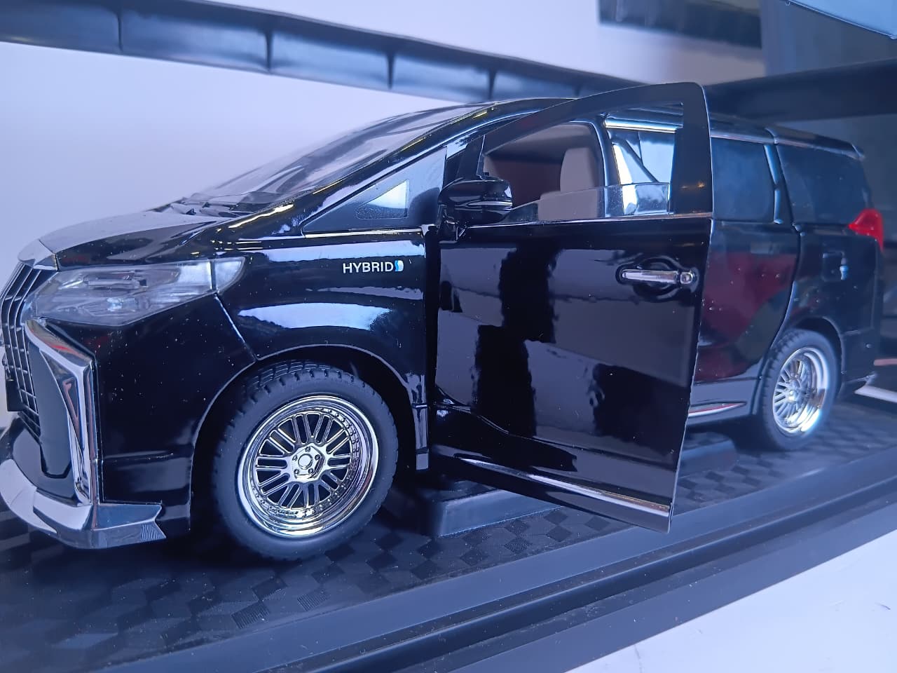 CHE ZHI TOYOTA CZ803B 1:18 DIE-CAST SIMULATION SOUND AND LIGHT PULL BACK SERIES BLACK