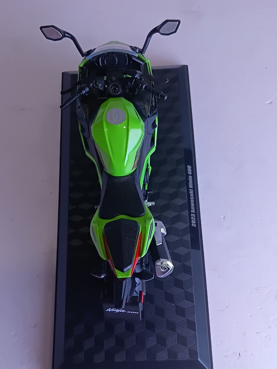 CCA 1:12 KAWASAKAI NINJA 400 DIE-CAST BIKE MODEL 31729 GREEN/BLACK
