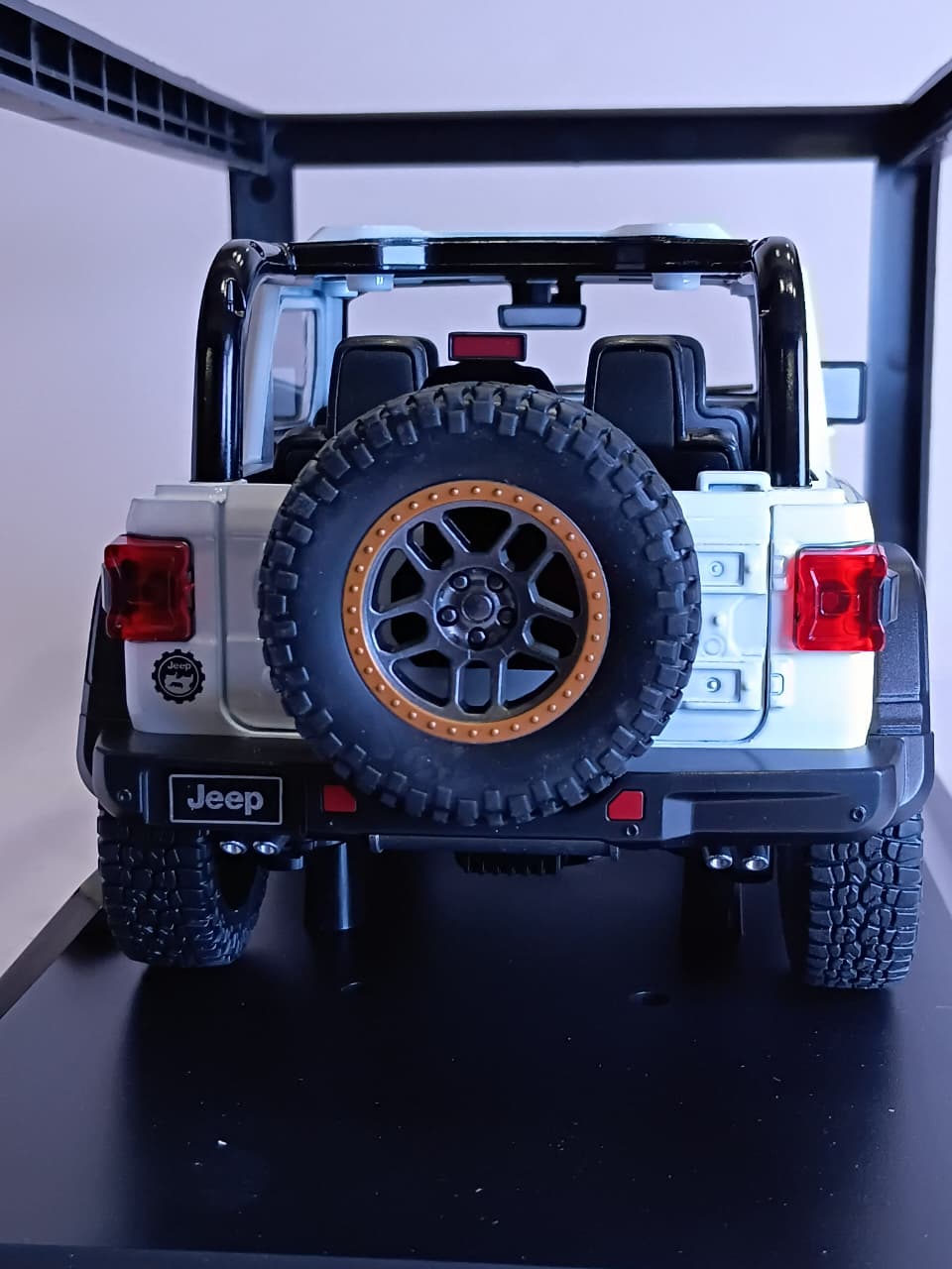 1:18 ALLOY CAR K1-13-A RECON JEEP RUBICON DIE-CAST MODEL WHITE